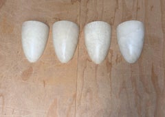 Vier Art Deco Stil Cocoon Form Midcentury Modern Era Alabaster Wandleuchter