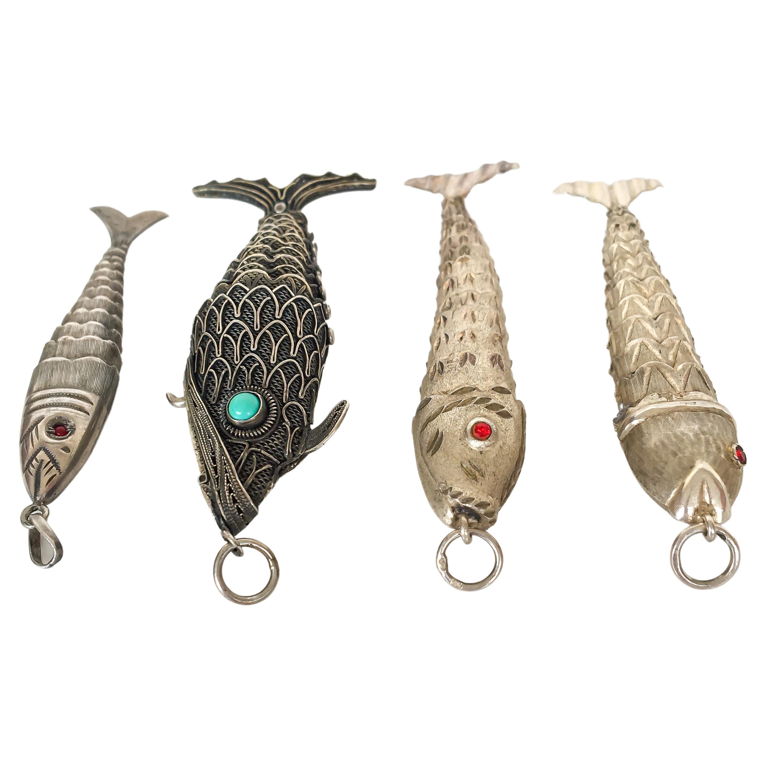 Quatre pendentifs de charme en argent pour poissons articulés et mobiles 2