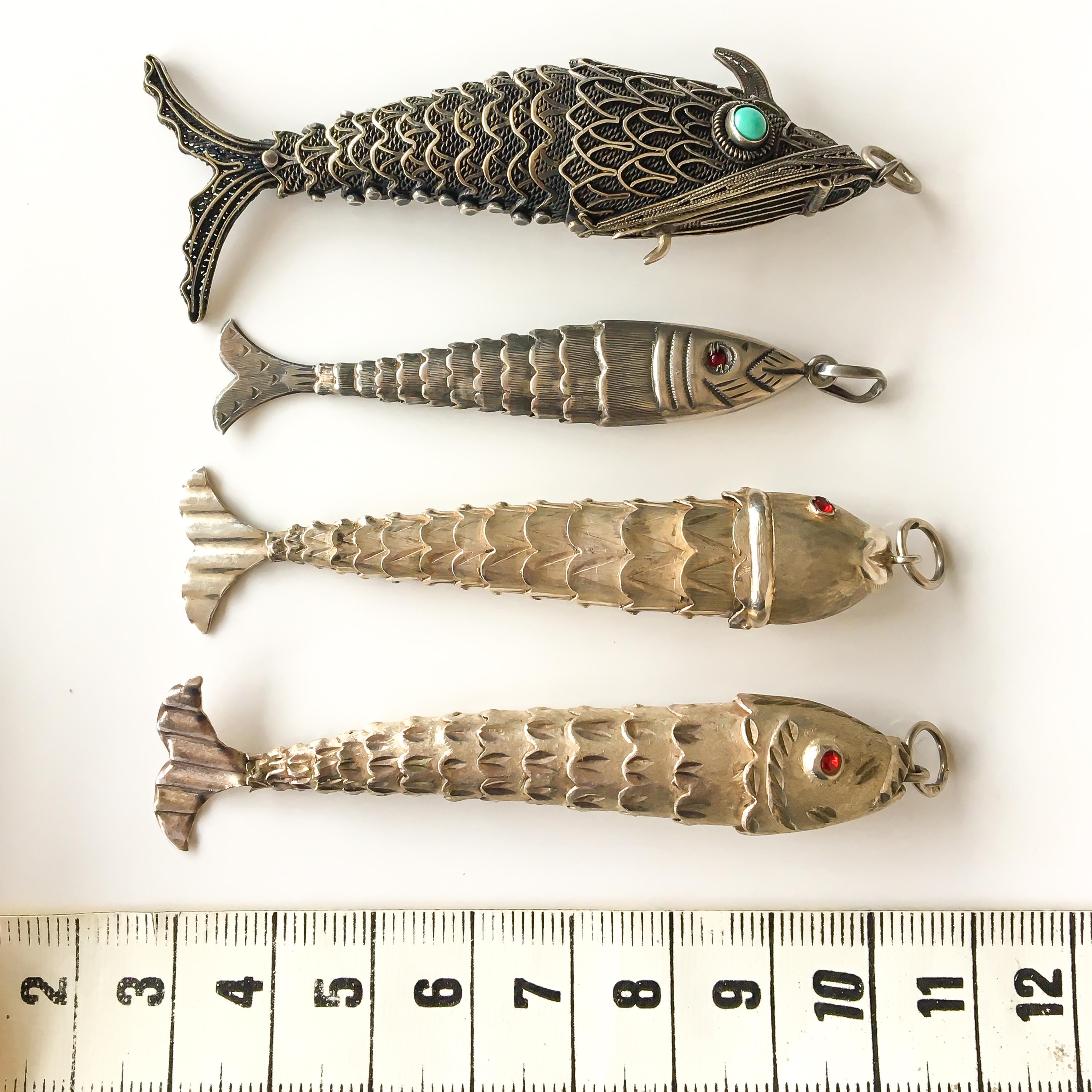 Quatre pendentifs de charme en argent pour poissons articulés et mobiles 4