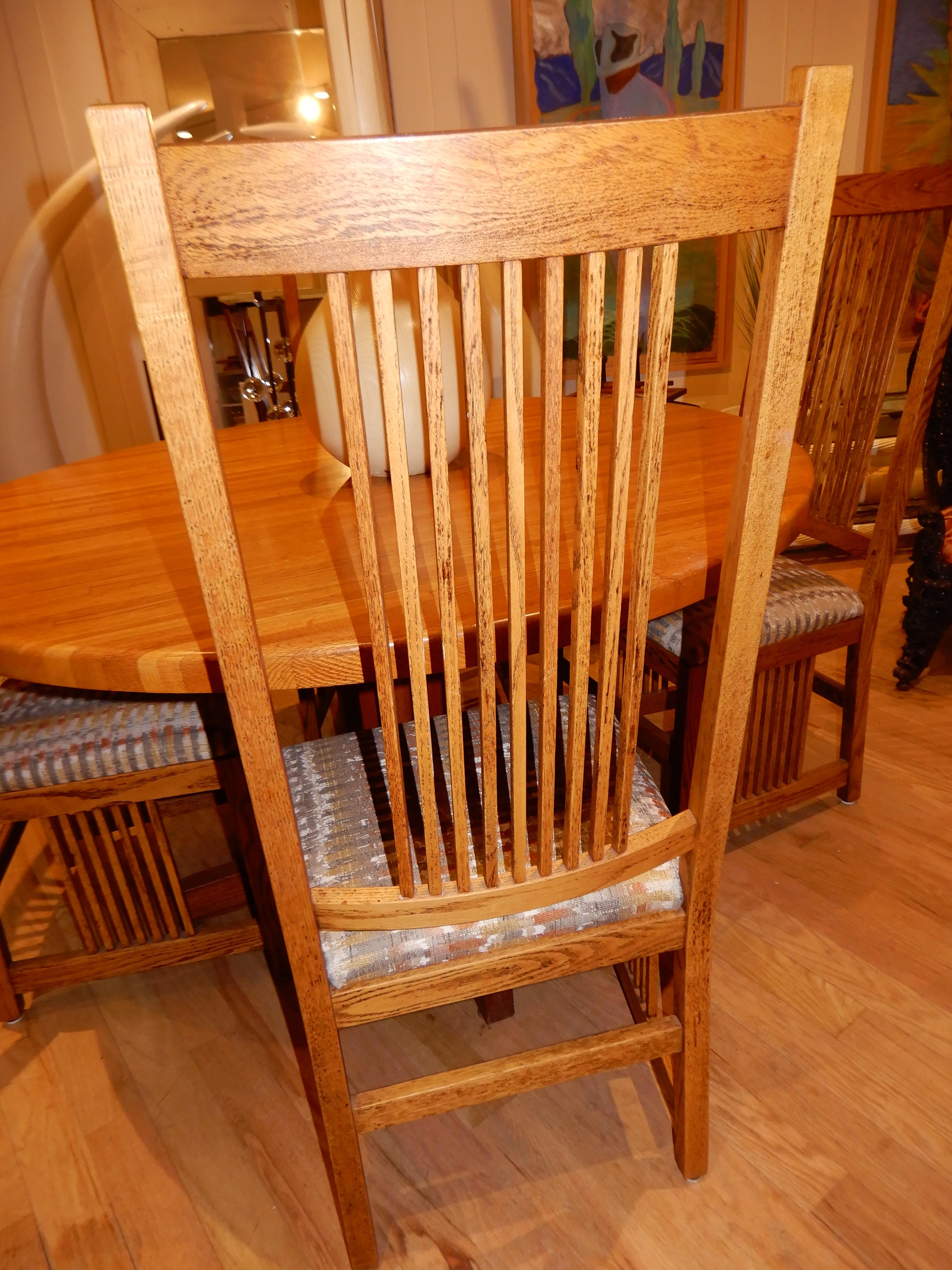 Tissu d'ameublement Quatre chaises de salle à manger en chêne Arts and Craft par Pennsylvania House Furniture 1887 2005 en vente