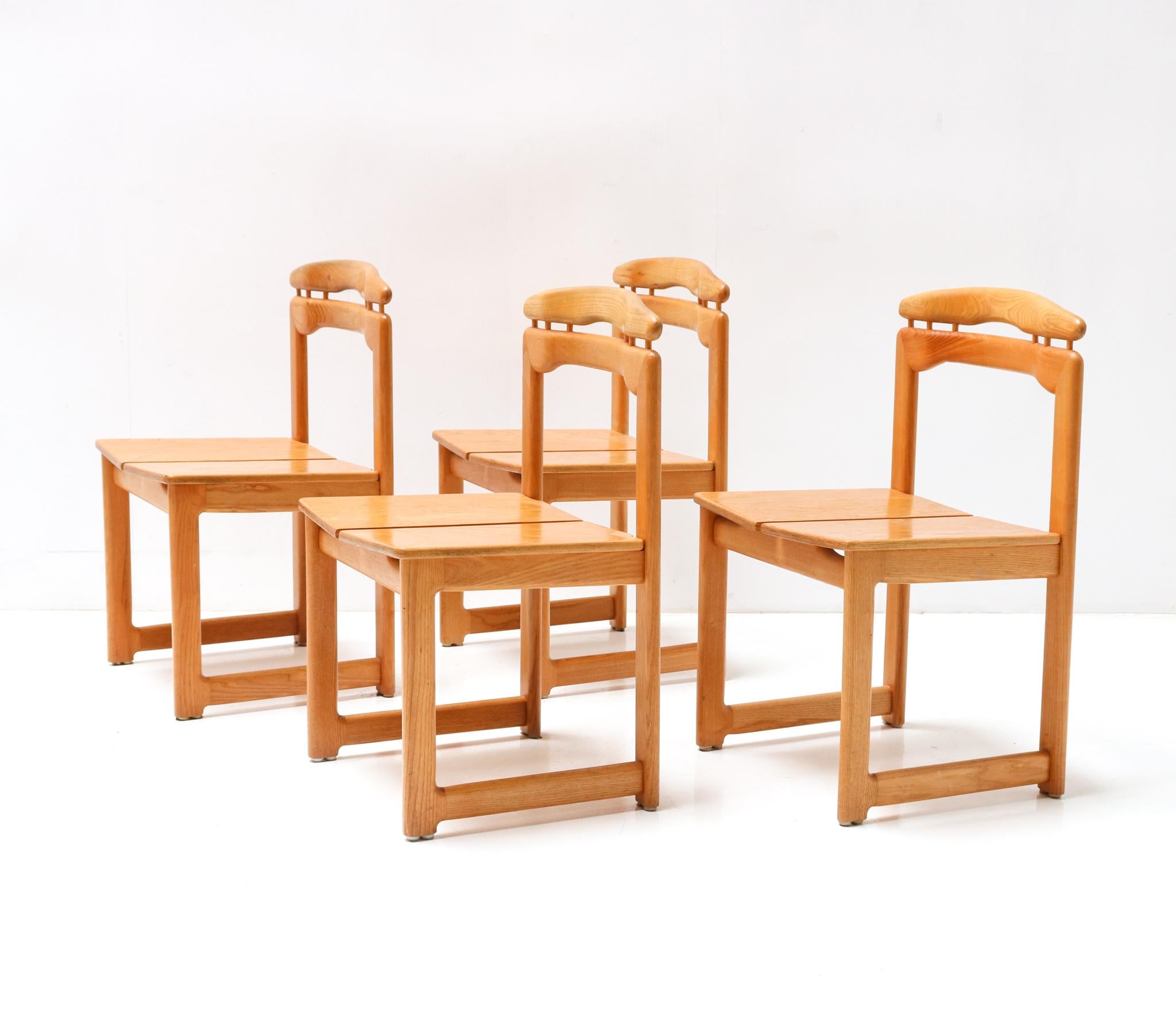 Amazing set of four Mid-Century Modern dining room chairs.
Design in the style of IImari Tapiovaara for Frateli Montina Production.
Striking Italian design from the 1970s.
Solid ash frames in the style of model Tapiolina.
This wonderful set of