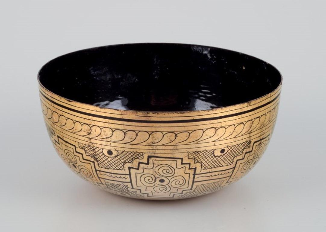 East Asian Four Asian bowls made of papier-mâché. Decorated in gold and black. For Sale