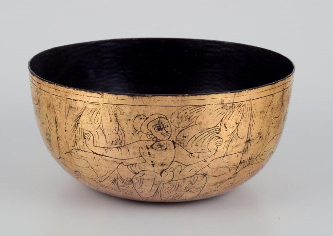 20th Century Four Asian bowls made of papier-mâché. Decorated in gold and black. For Sale