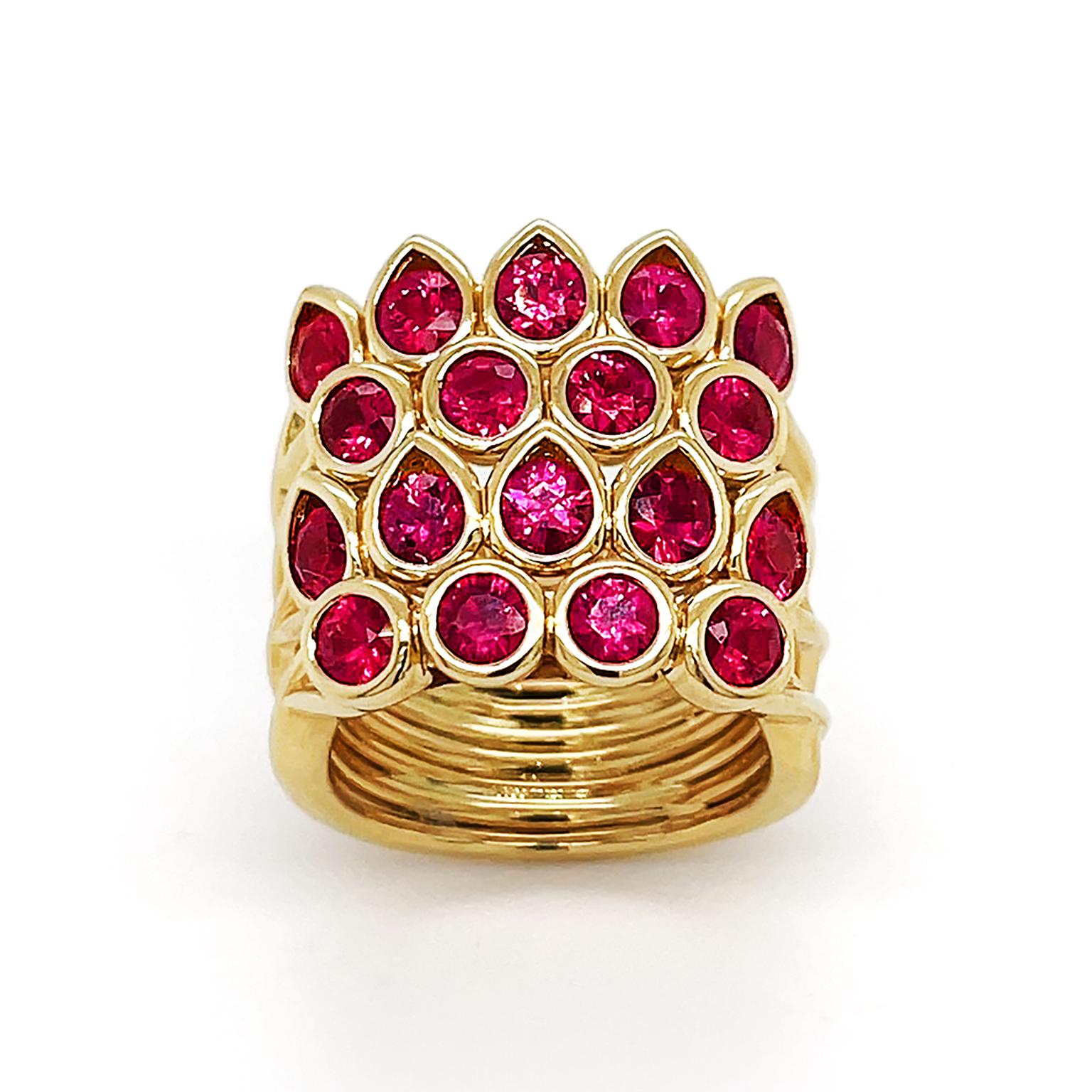 Four Band Round and Pear Ruby 18K Yellow Gold Ring In New Condition For Sale In New York, NY