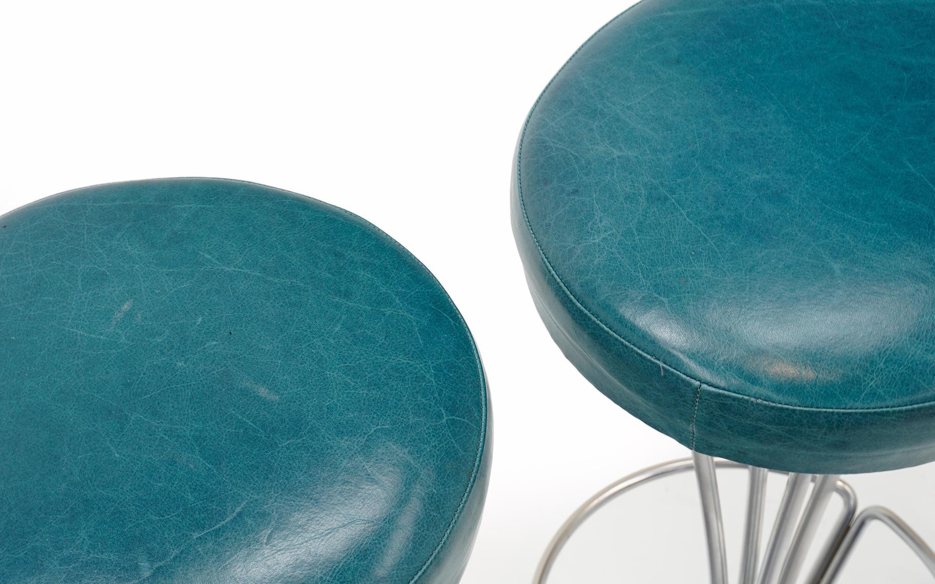 Mid-20th Century Four Barstools with Blue Leather Seats by Piet Hein for Fritz Hansen For Sale