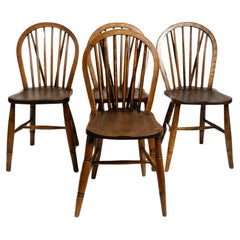 Four beautiful 1930s english Windsor chairs made of beech and elm wood