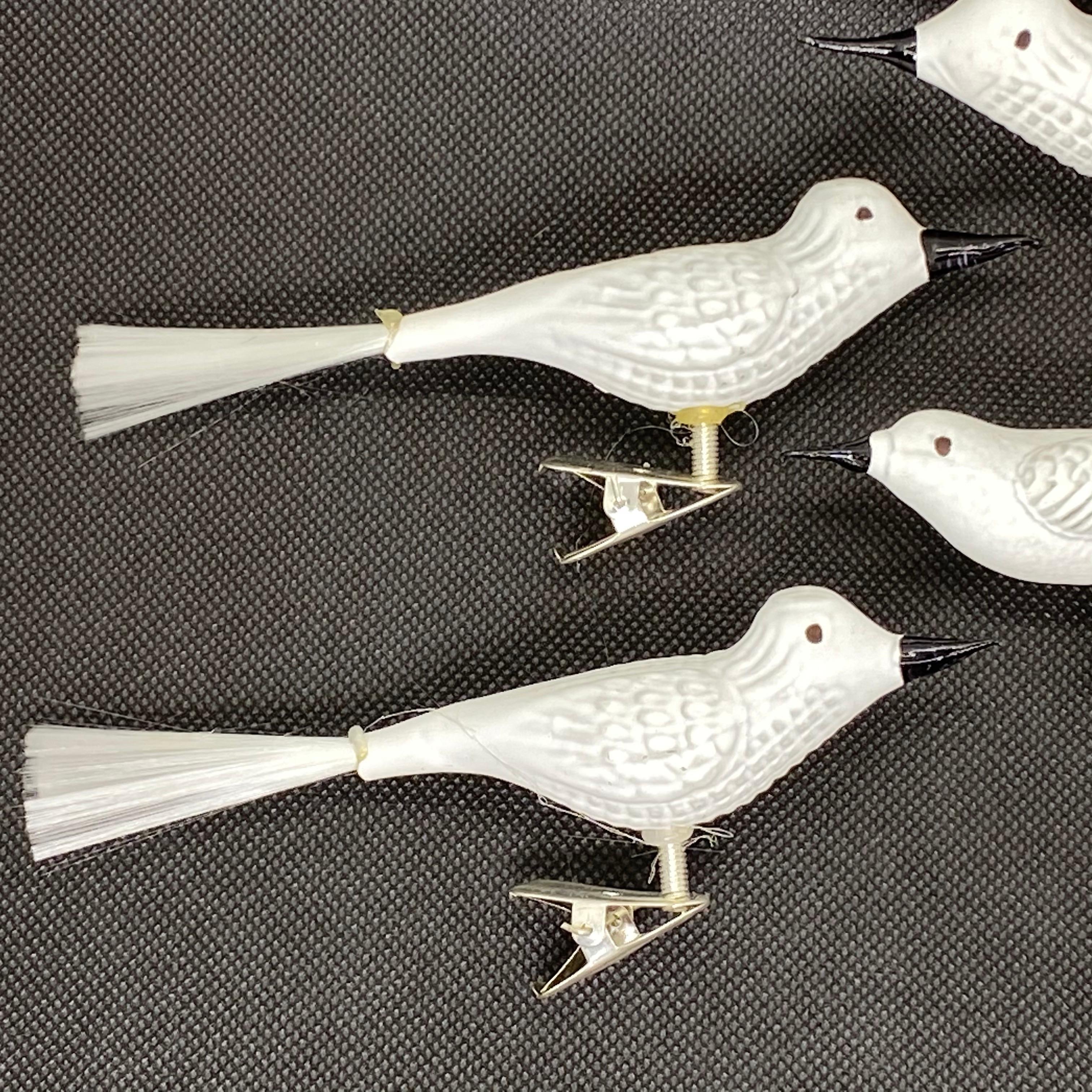 A rare vintage clip-on bird ornament collection. These ornaments, were made from ultra-thin hand blown glass, would be a great vintage addition for your Christmas, feather tree or sitting on a decorative branch in your bathroom or hall way.
  