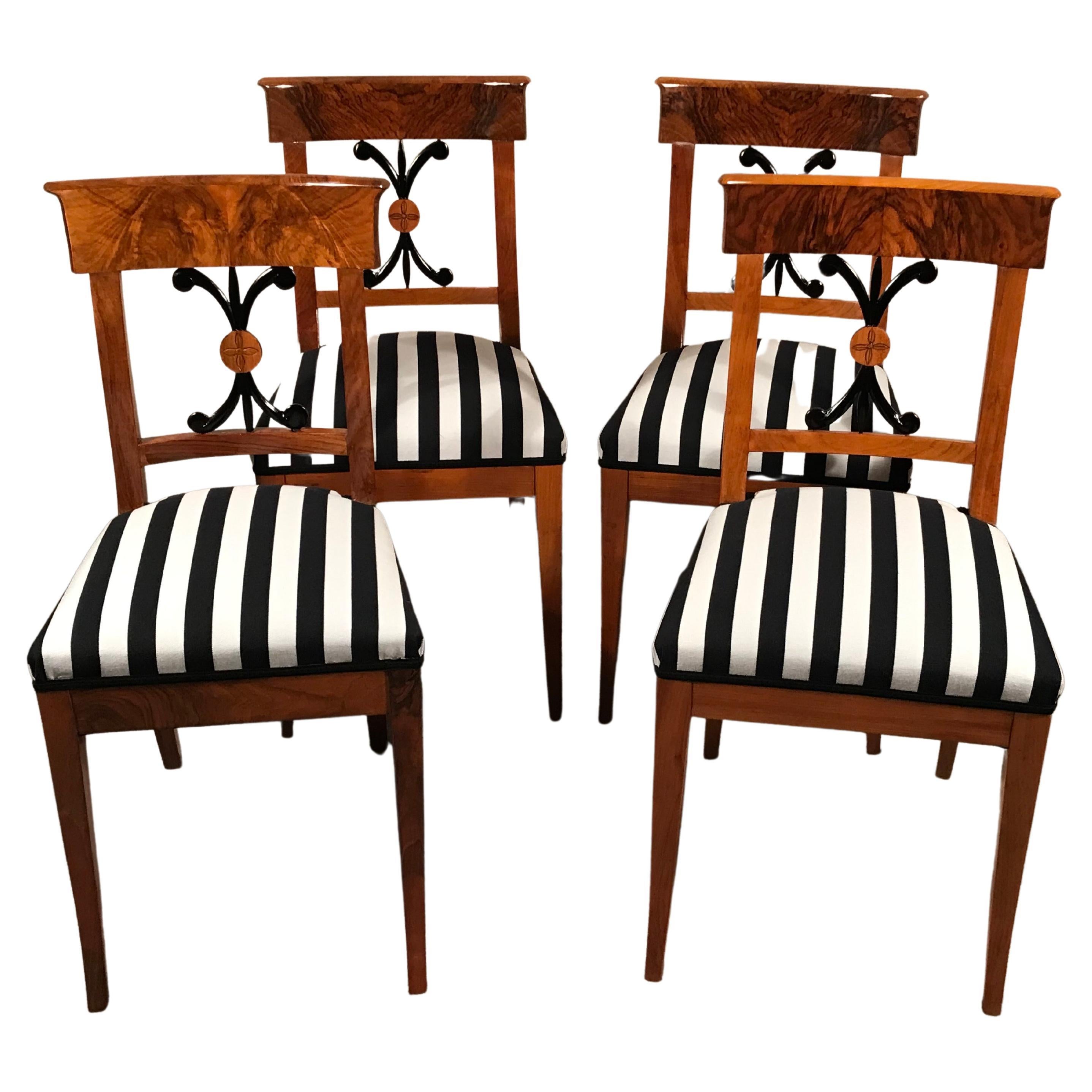 Biedermeier-Stühle, 1820, Nussbaumholz im Angebot