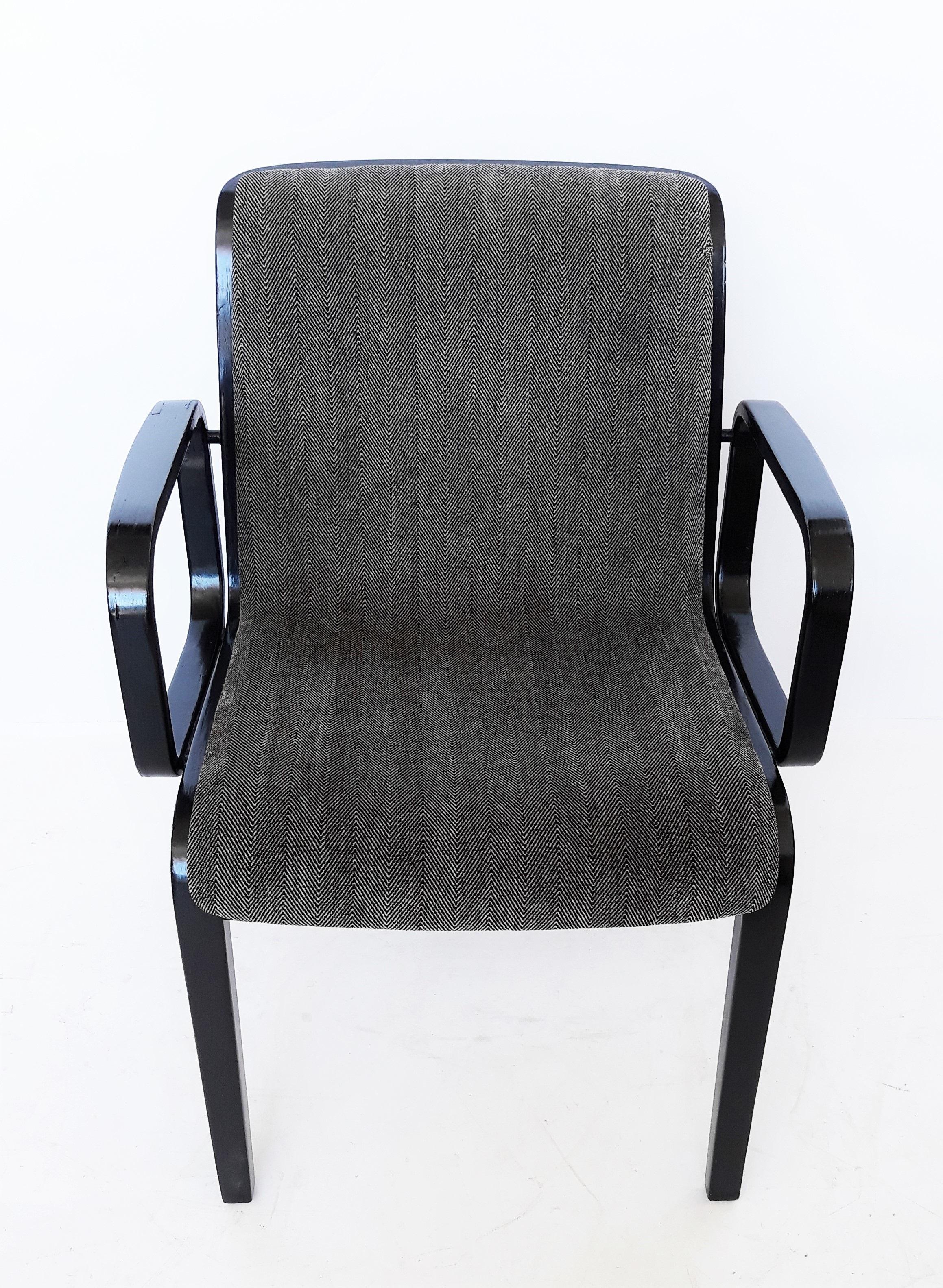 Velluto Quattro poltrone laccate nere Bill Stephens per Knoll in vendita