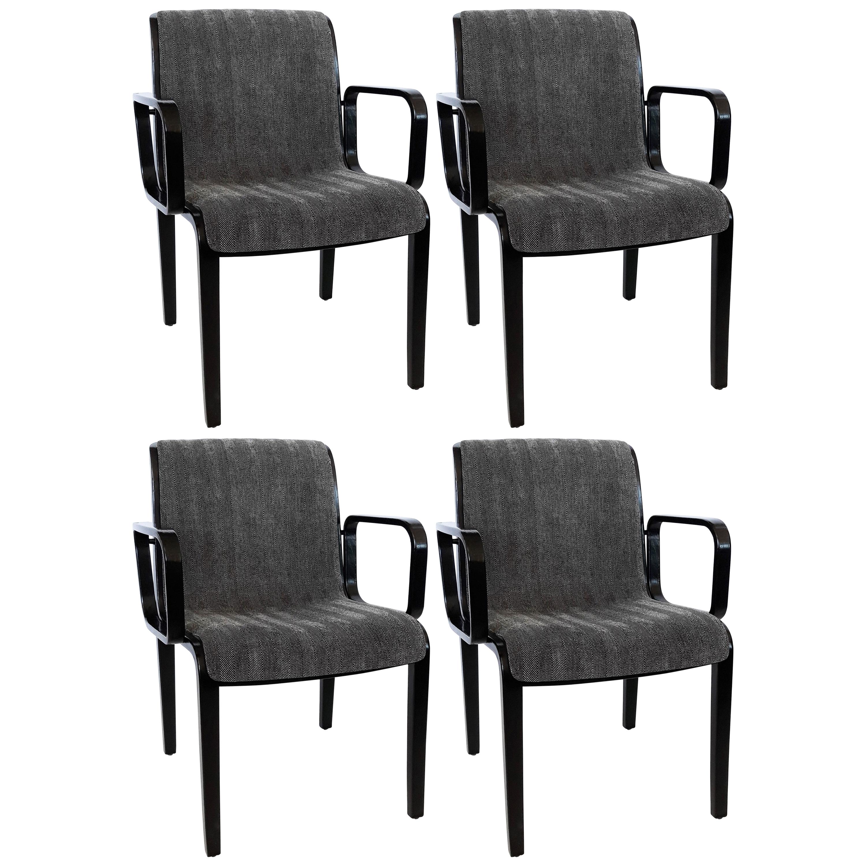 Quatre fauteuils laqués noirs de Bill Stephens pour Knoll en vente