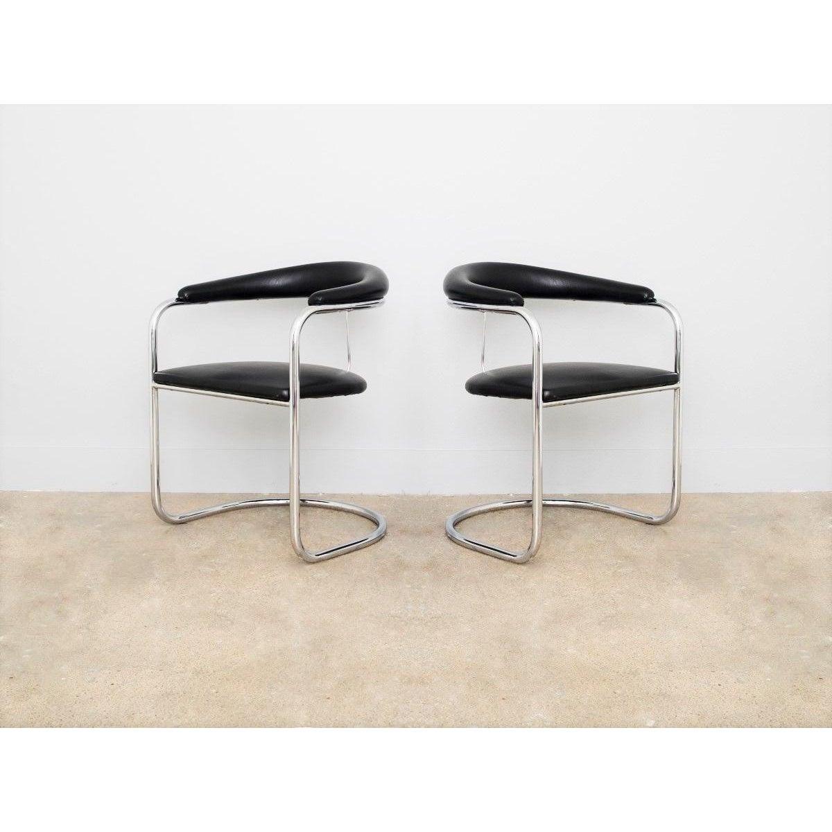 Mid-Century Modern Quatre chaises de salle à manger noires et chromées d'Anton Lorenz pour Thonet en vente