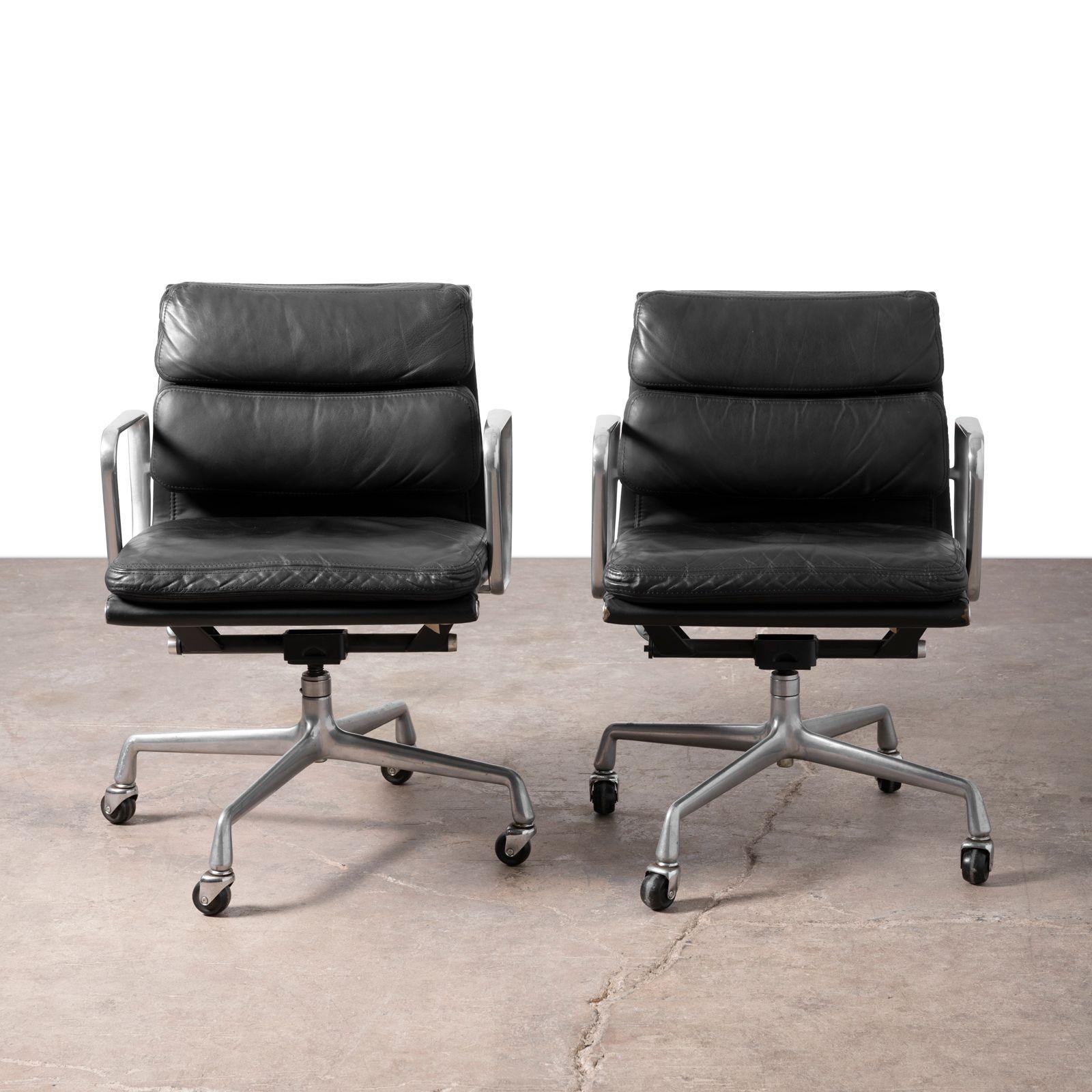 Four Black Leather Herman Miller Charles & Ray Eames Soft Pad Management Chairs im Angebot 6