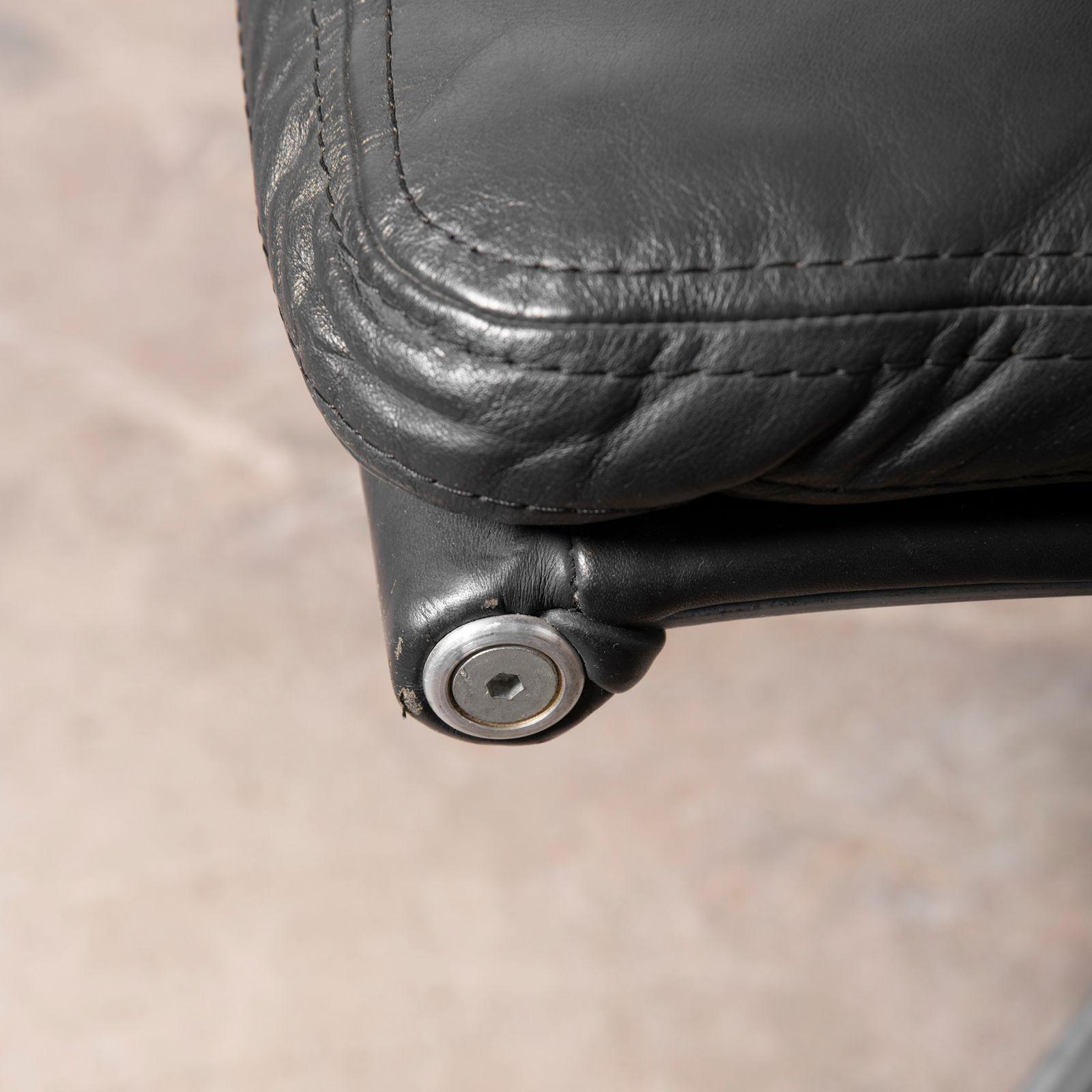 Four Black Leather Herman Miller Charles & Ray Eames Soft Pad Management Chairs im Angebot 10