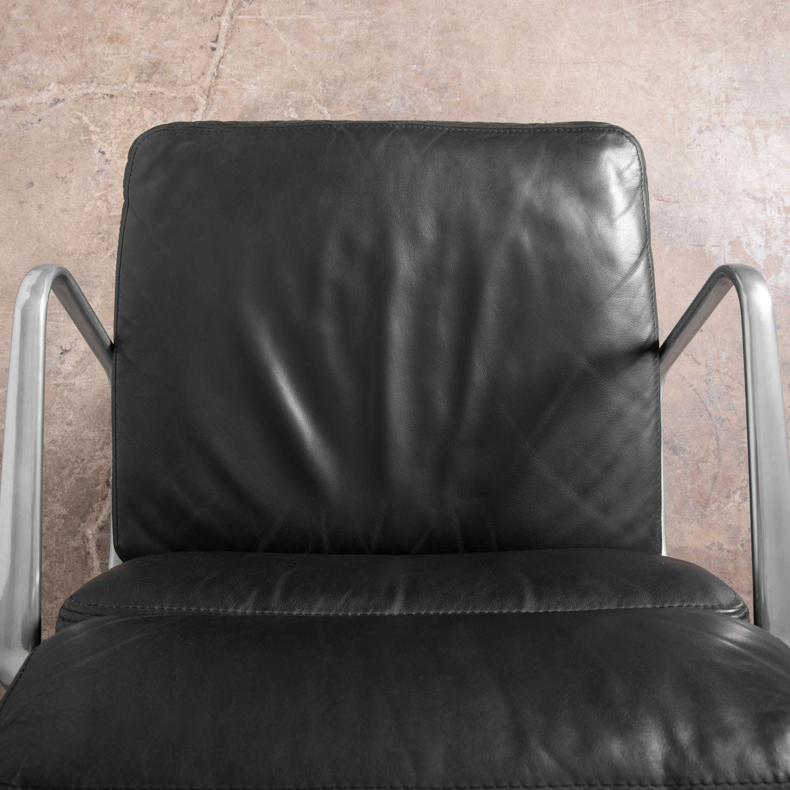 Four Black Leather Herman Miller Charles & Ray Eames Soft Pad Management Chairs im Angebot 13