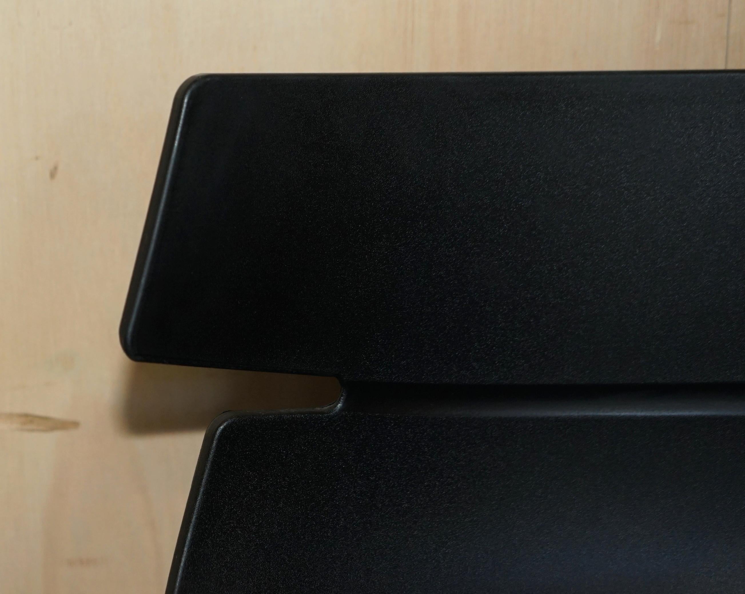 Quattro sgabelli da bar impilabili di design Whiteleaf Furniture Ltd neri, parte di una suite In condizioni buone in vendita a West Sussex, Pulborough