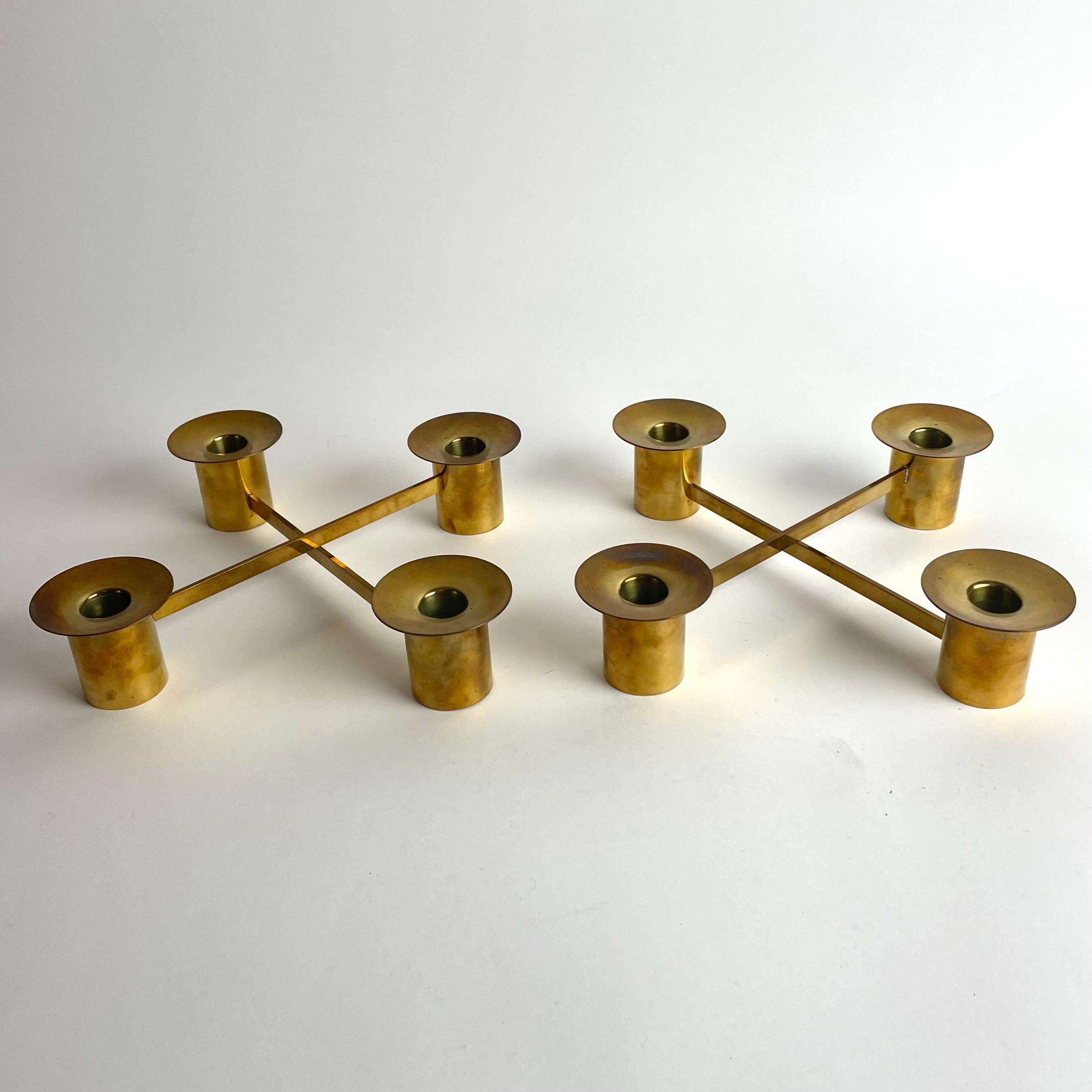 Quattro candelieri in ottone di Sigurd Persson. The Modern Scandinavian Mid-century Modern. in vendita 1