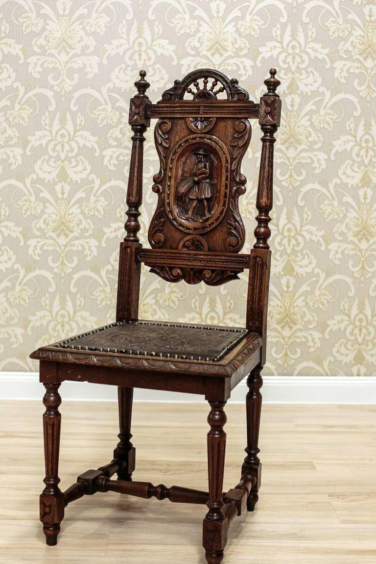 Presented chairs were manufactured in Brittany, a region in the northwestern France.
This furniture is made in oak wood, and is a great example of the highly decorative Brittany style.
The chairs have high backrests that finish with finials.