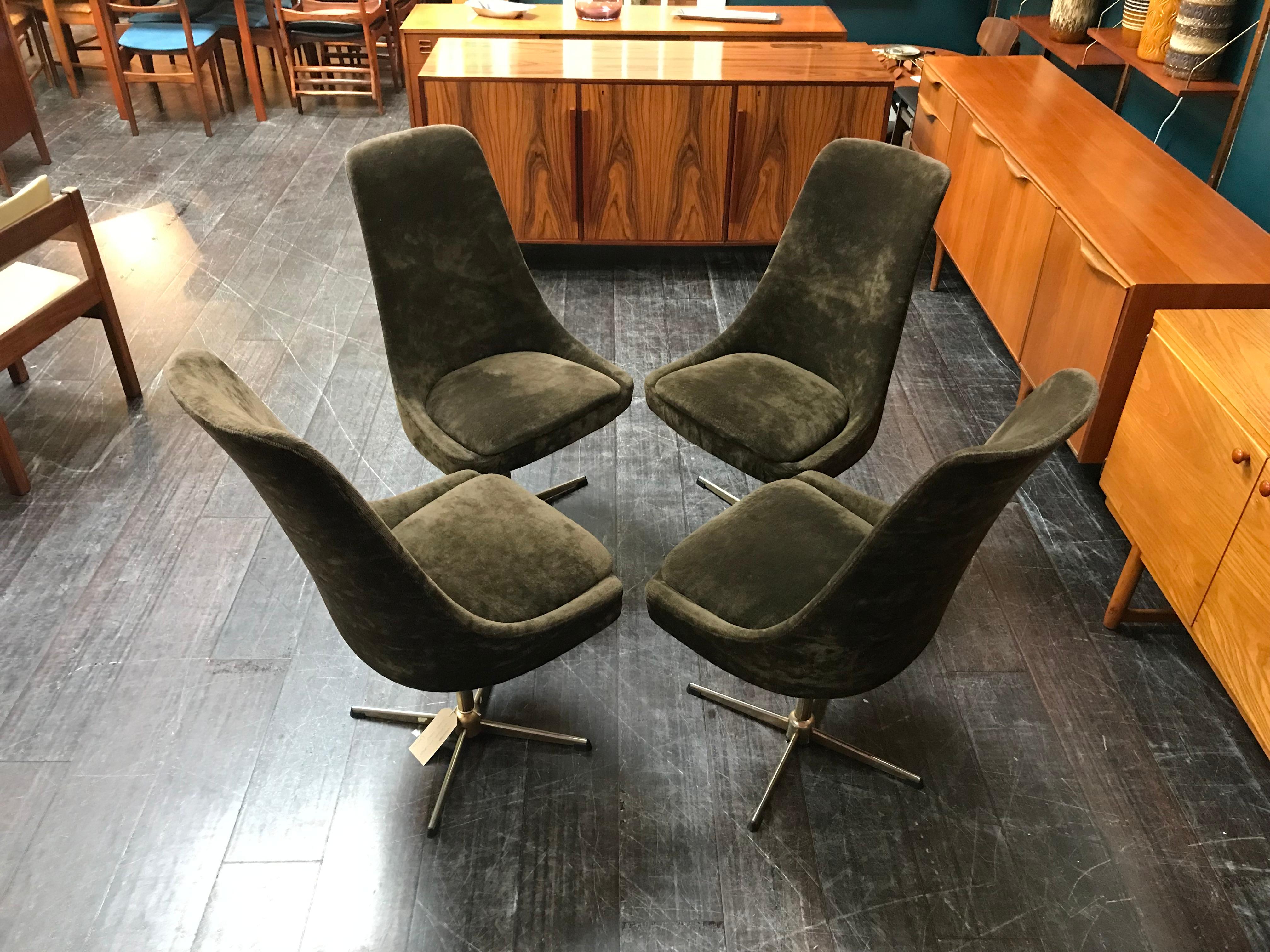 A set of super-funky midcentury swivel chairs in brown velour. This very stylish set are typical of the style and design from the post-war era. The chairs sit on polished brass plated ‘star’ bases, typical of high-end furniture from this period and