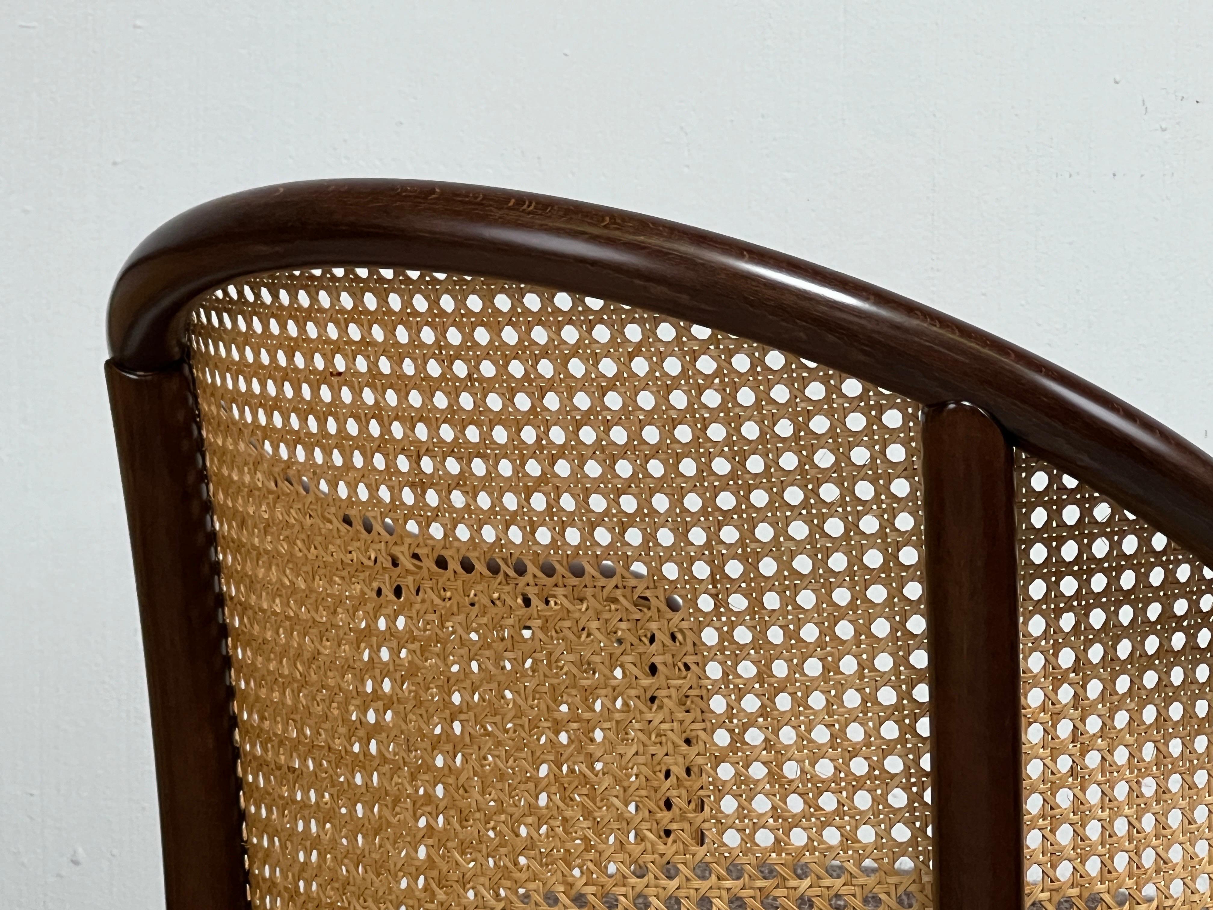 Quatre fauteuils cannés d'après Ward Bennett en vente 8