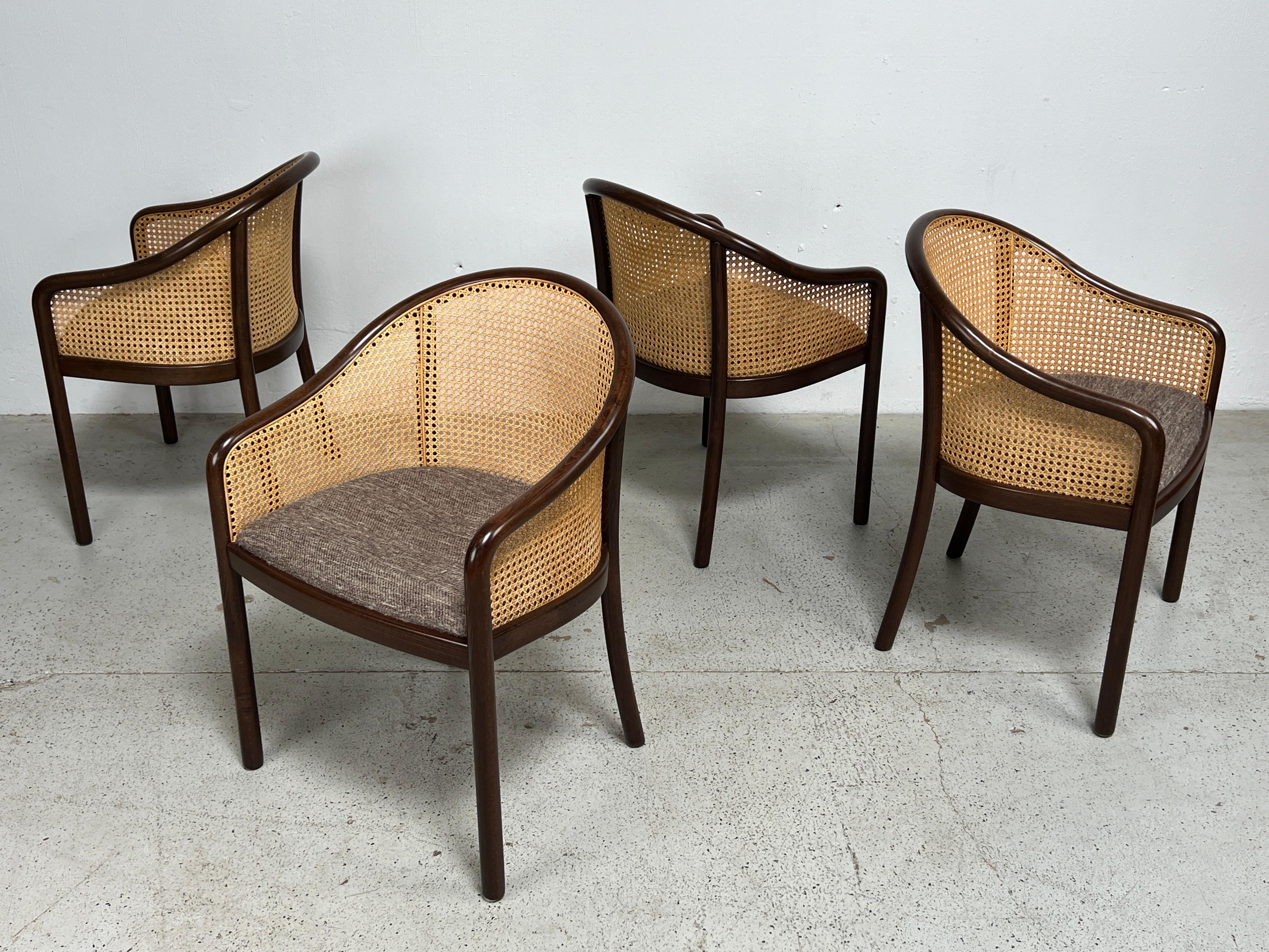 Quatre fauteuils cannés d'après Ward Bennett Bon état - En vente à Dallas, TX