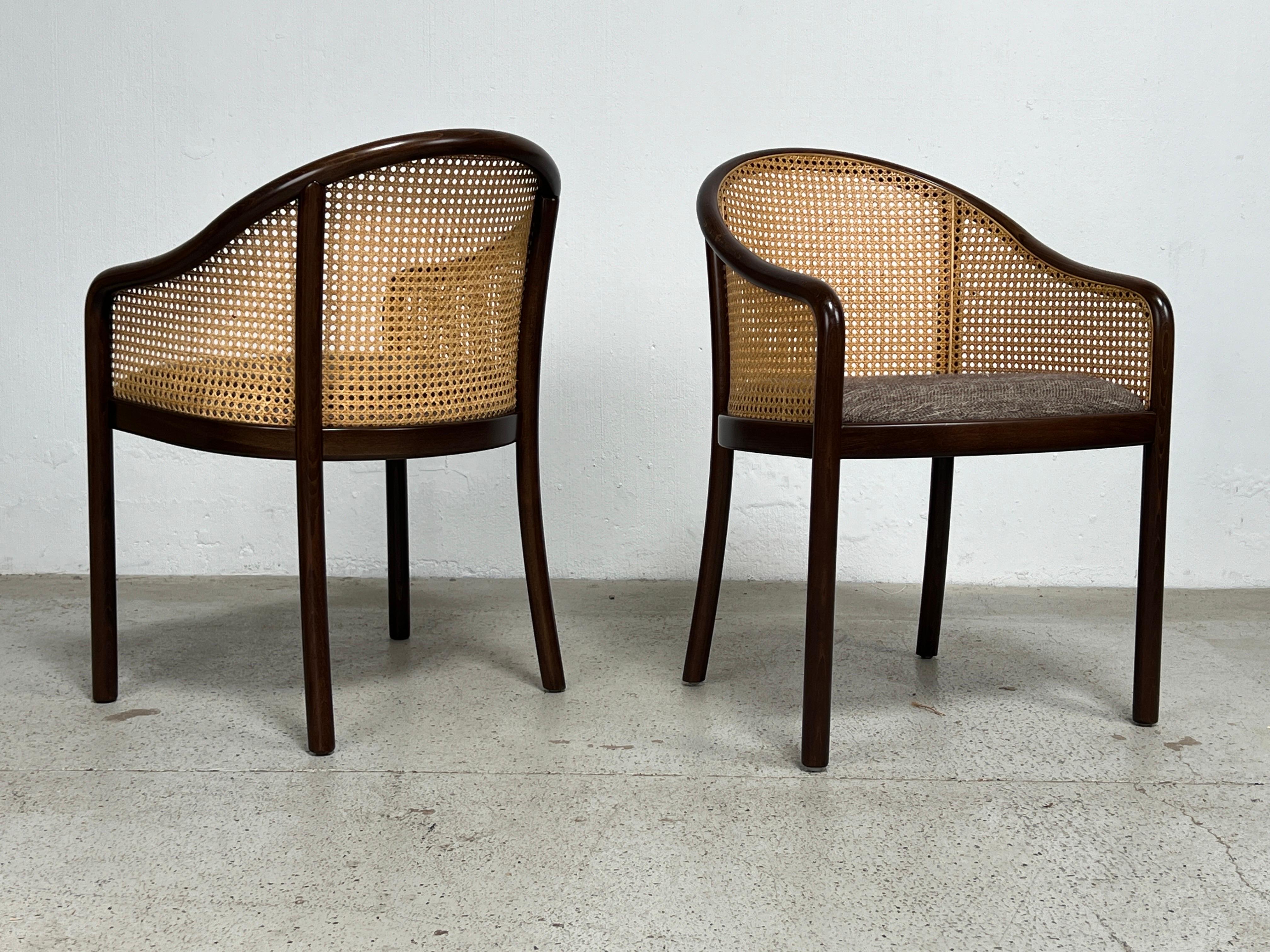 Noyer Quatre fauteuils cannés d'après Ward Bennett en vente