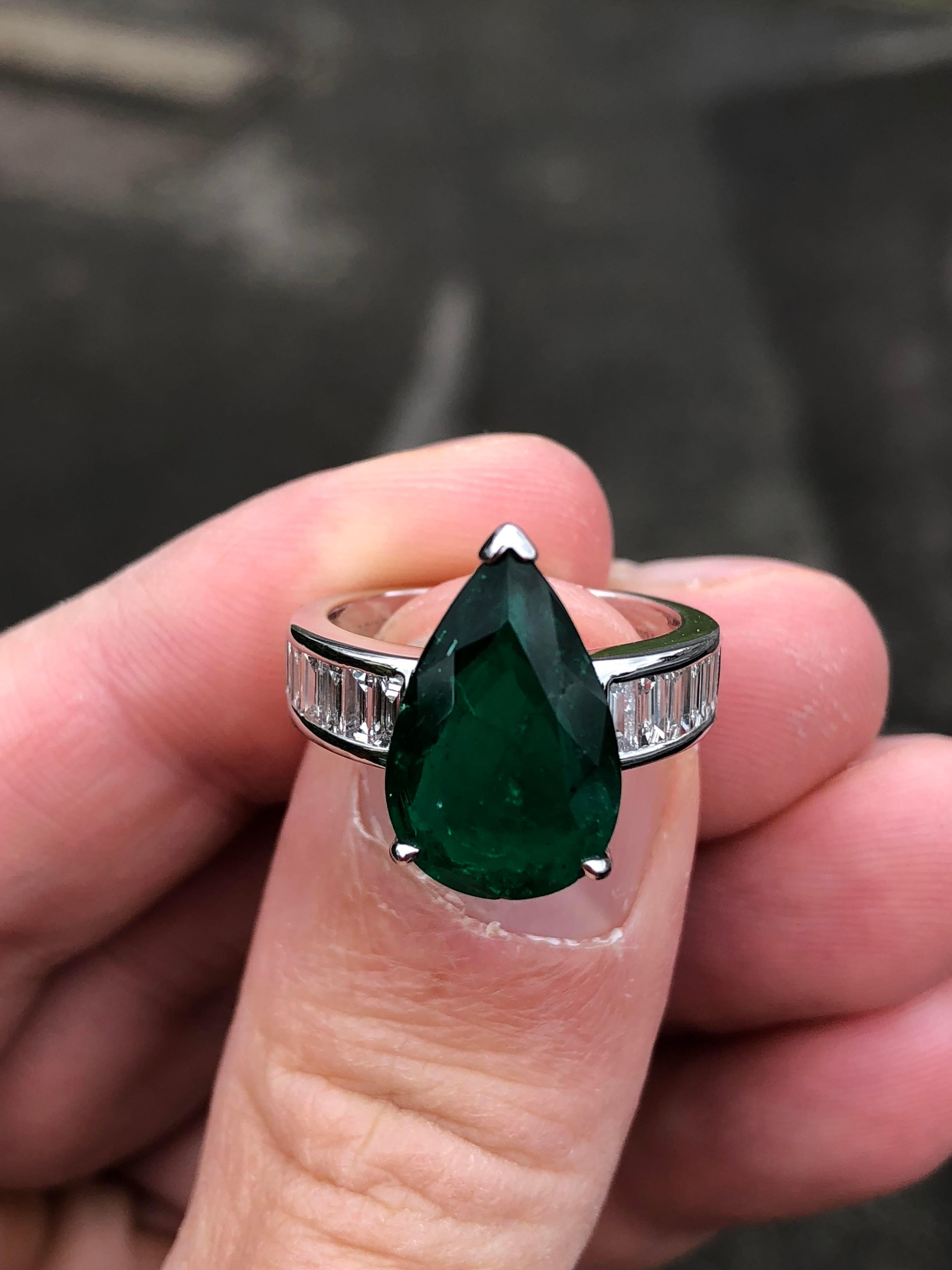 Four Carat Pear Cut, Colombian Emerald Flanked with Diamonds & Set in White Gold In New Condition For Sale In London, GB