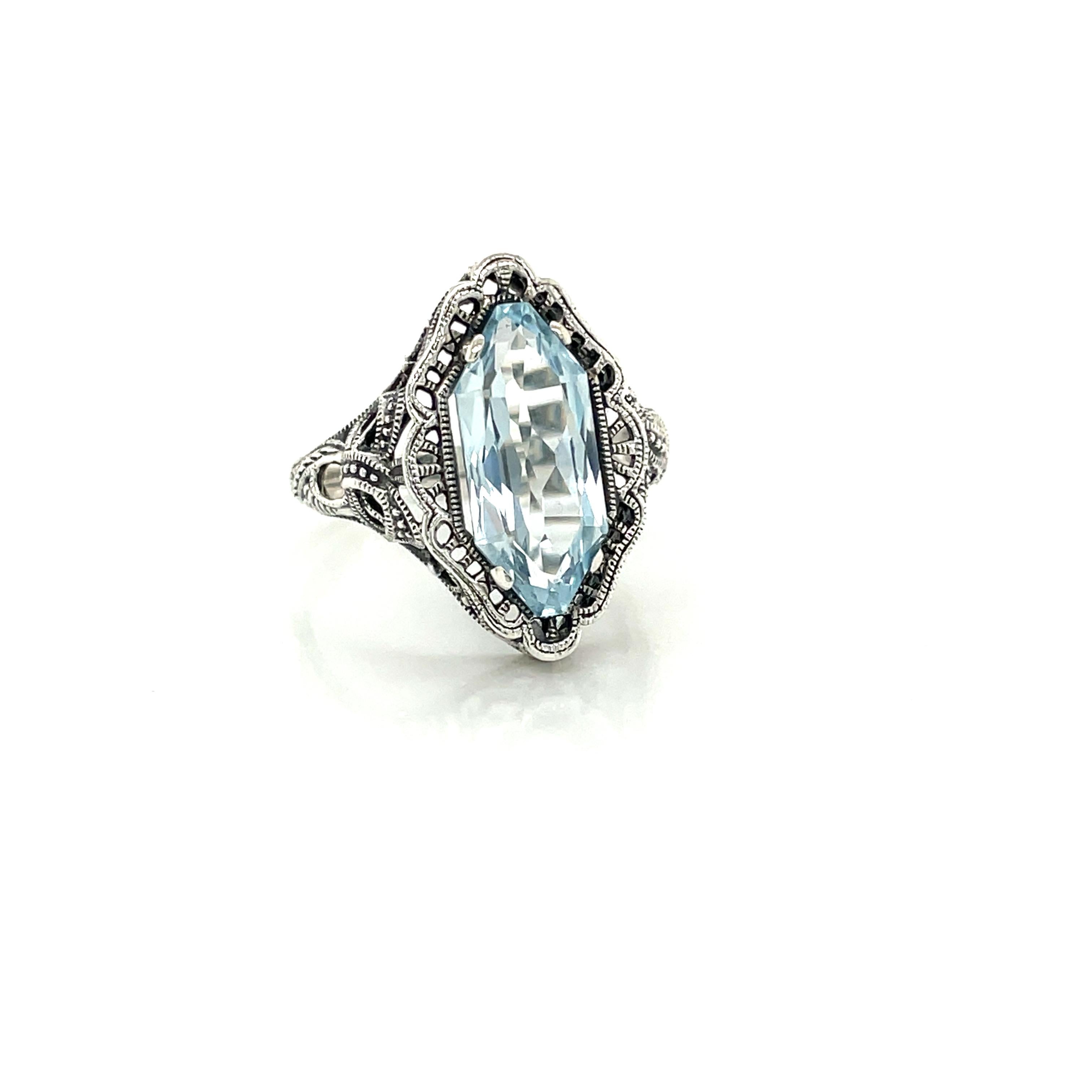 Filigraner Art-Déco-Ring mit vier Karat Himmelblauem Topas aus Sterlingsilber 1