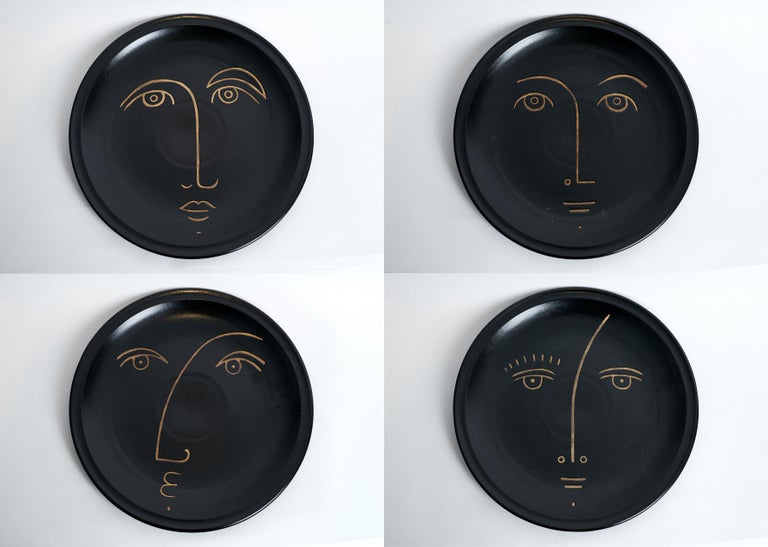 Set of four ceramic plates, one of a kind different engraved faces.

Stoneware pieces glazed in black enamel signed by the French ceramicists Dalo 

Measures: Diameter 26 cm.
 
 