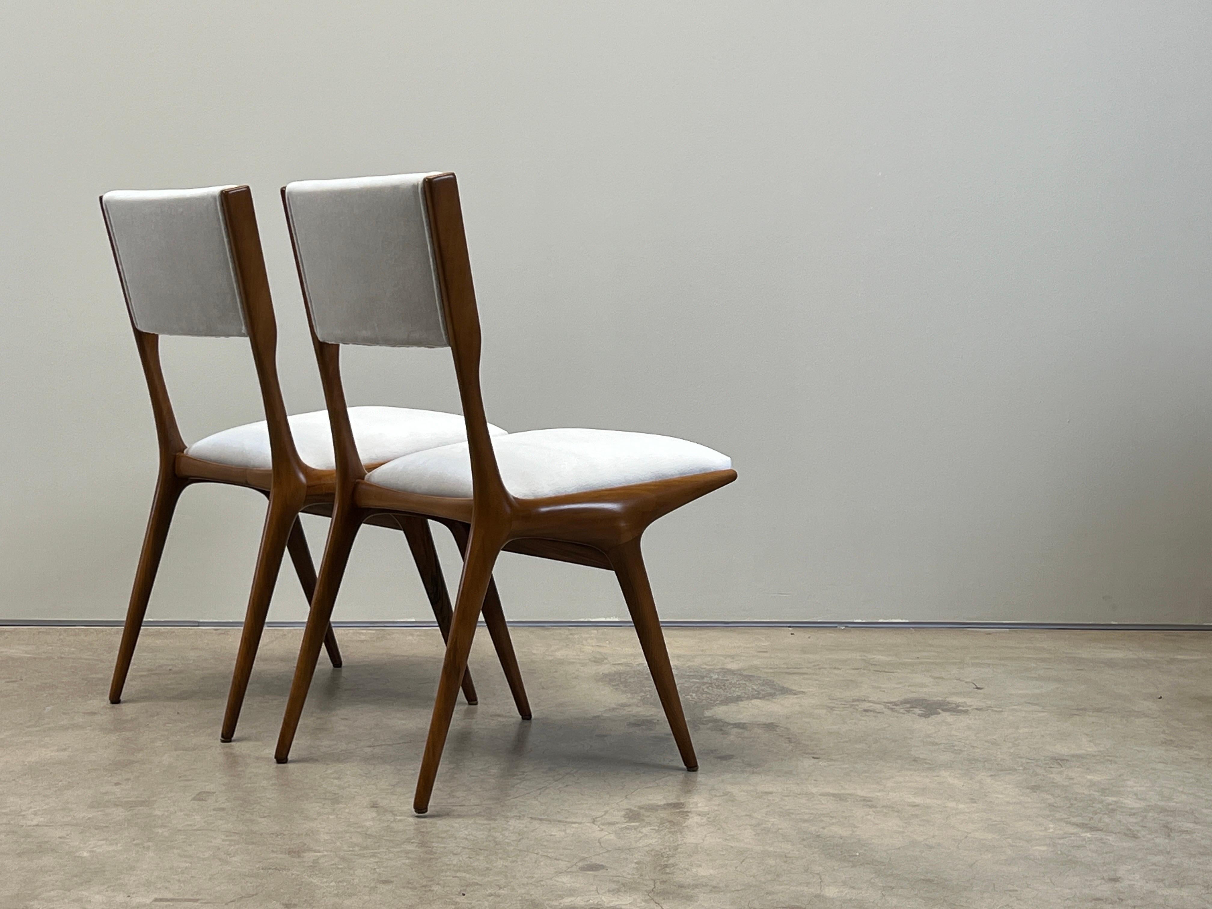 Vier Stühle von Carlo de Carli für Singer and Sons im Angebot 10