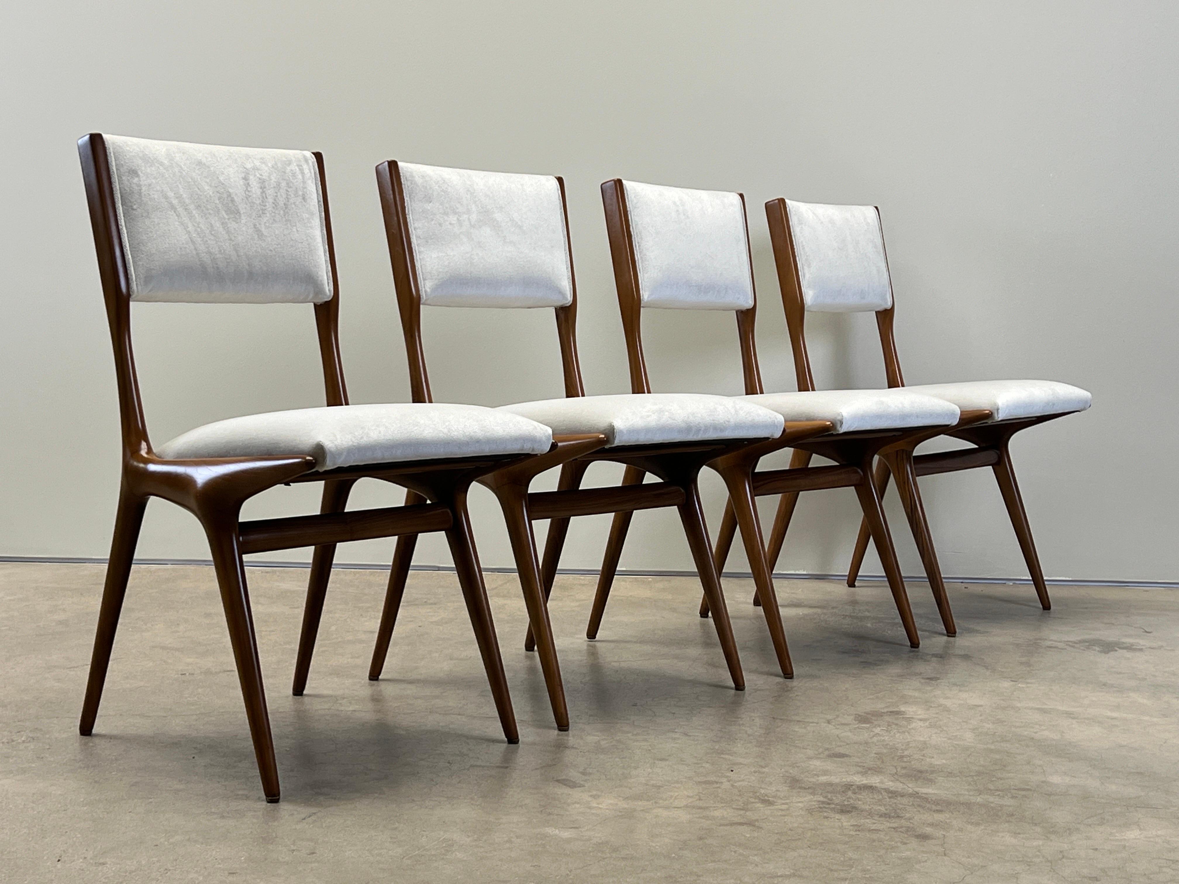 Vier Stühle von Carlo de Carli für Singer and Sons im Angebot 12