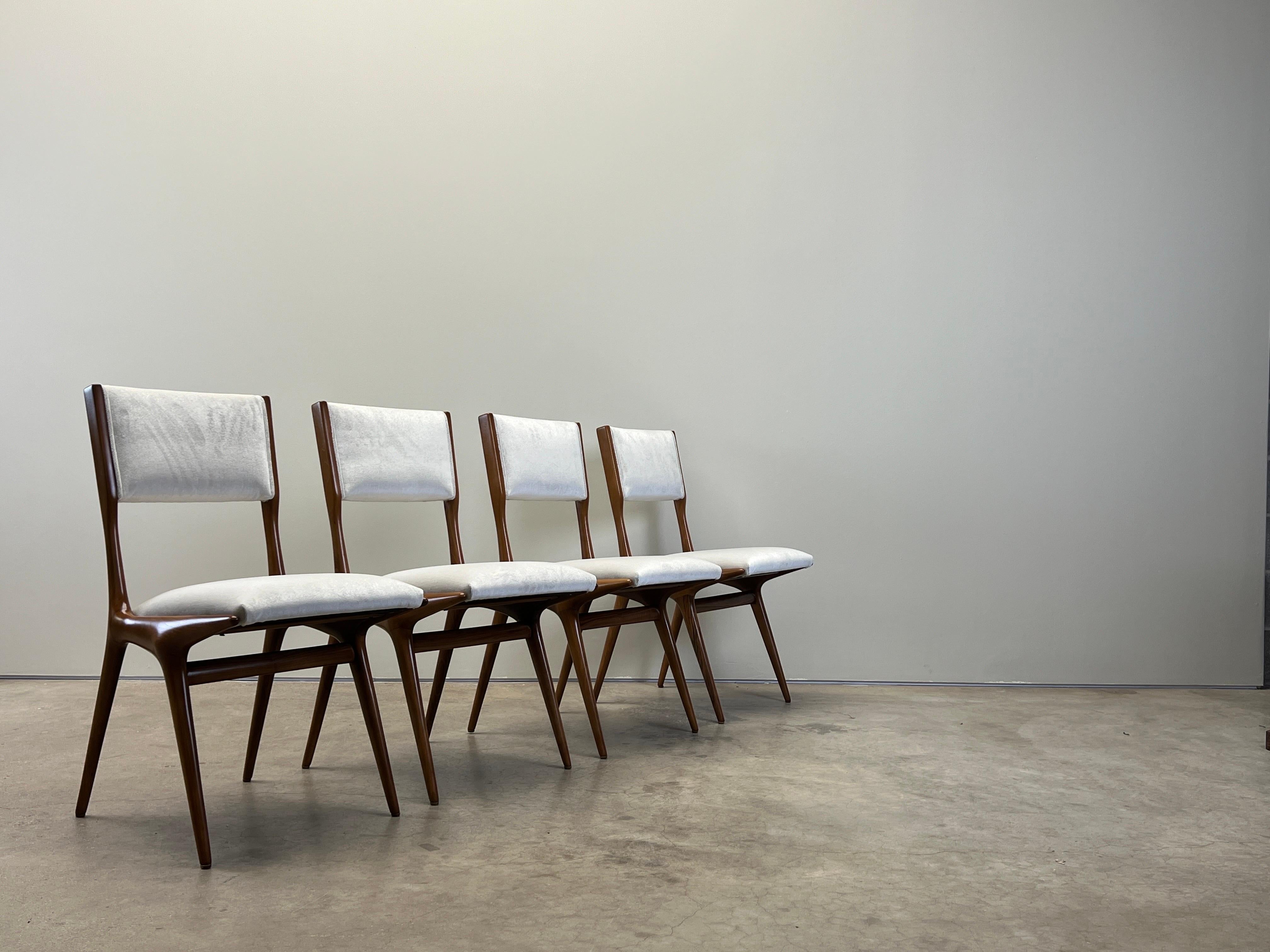 Vier Stühle von Carlo de Carli für Singer and Sons im Angebot 13