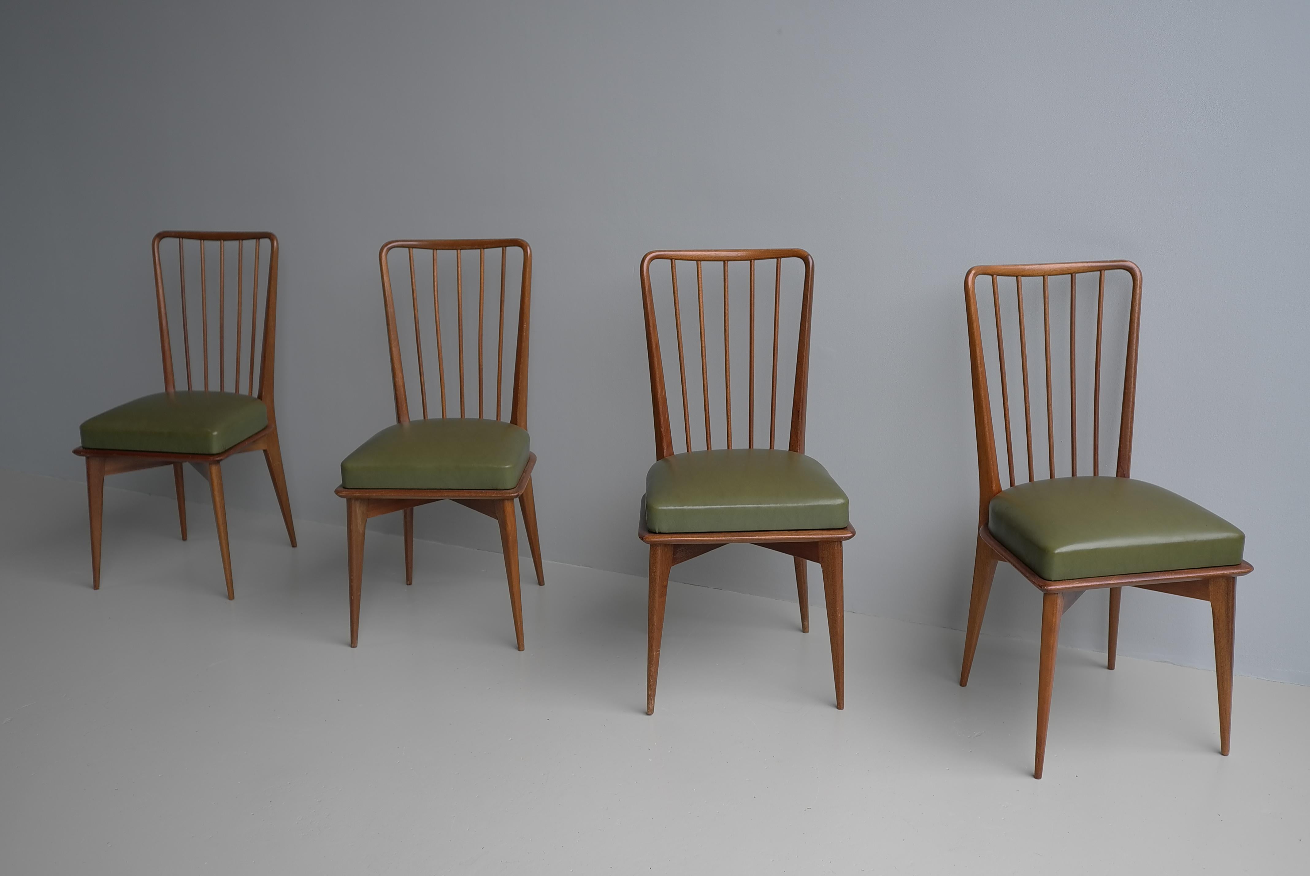 Vier Stühle von Charles Ramos in Wood , Édition Castellaneta, Frankreich 1960 (Mitte des 20. Jahrhunderts) im Angebot