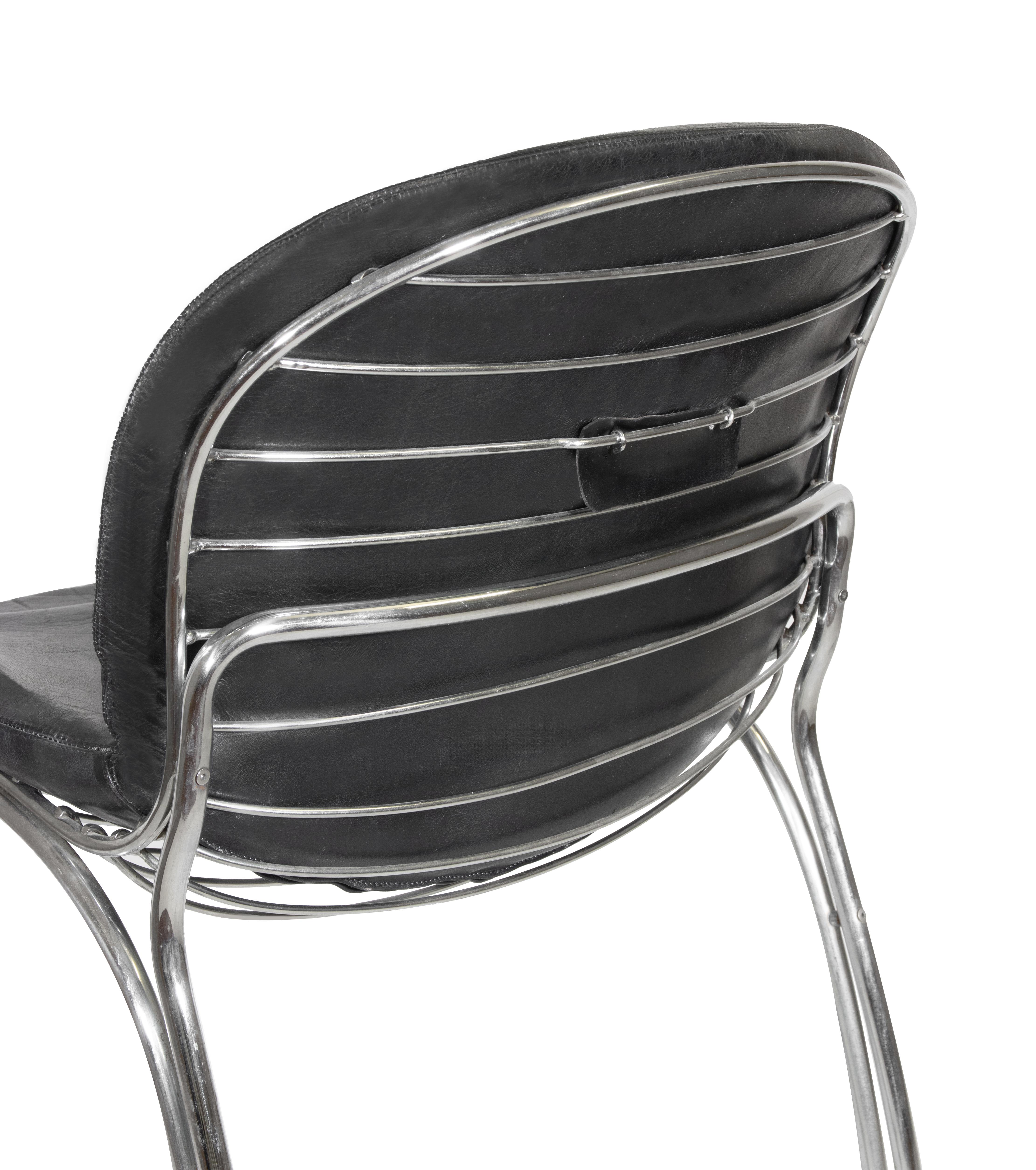 Quatre chaises avec structure en métal chromé et assise en cuir modèle 'Sabrina', dessinées par Gastone Rinaldi.

Prod. RIMA, Italie, 1970 ca.

80.5x50x64cm

Bon état, à l'exception de deux chaises présentant des signes d'usure du temps.