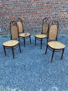 Quatre chaises de style Thonet, vers 1900