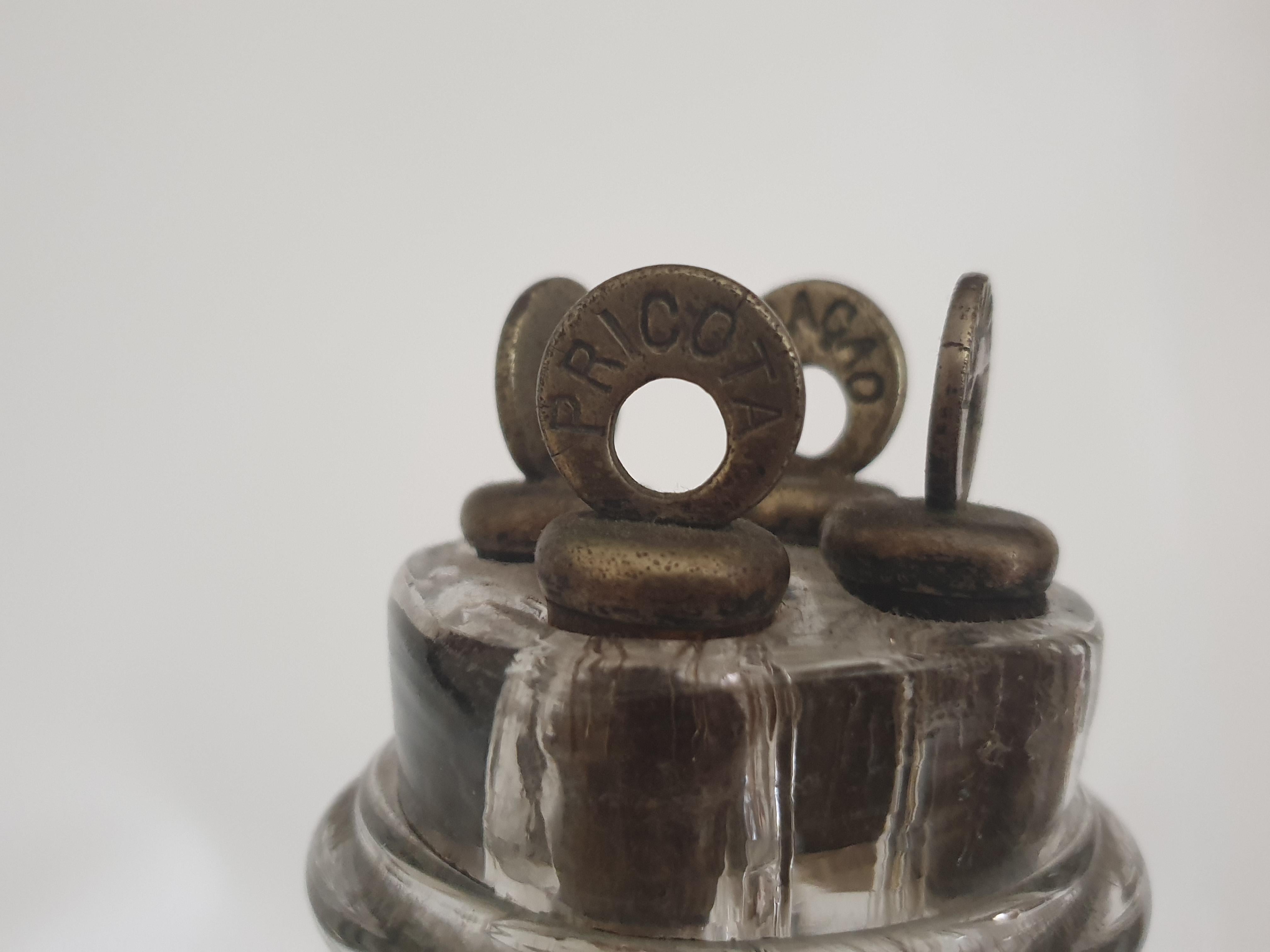 Decanter per liquori a quattro camere con stemma britannico in vendita 5