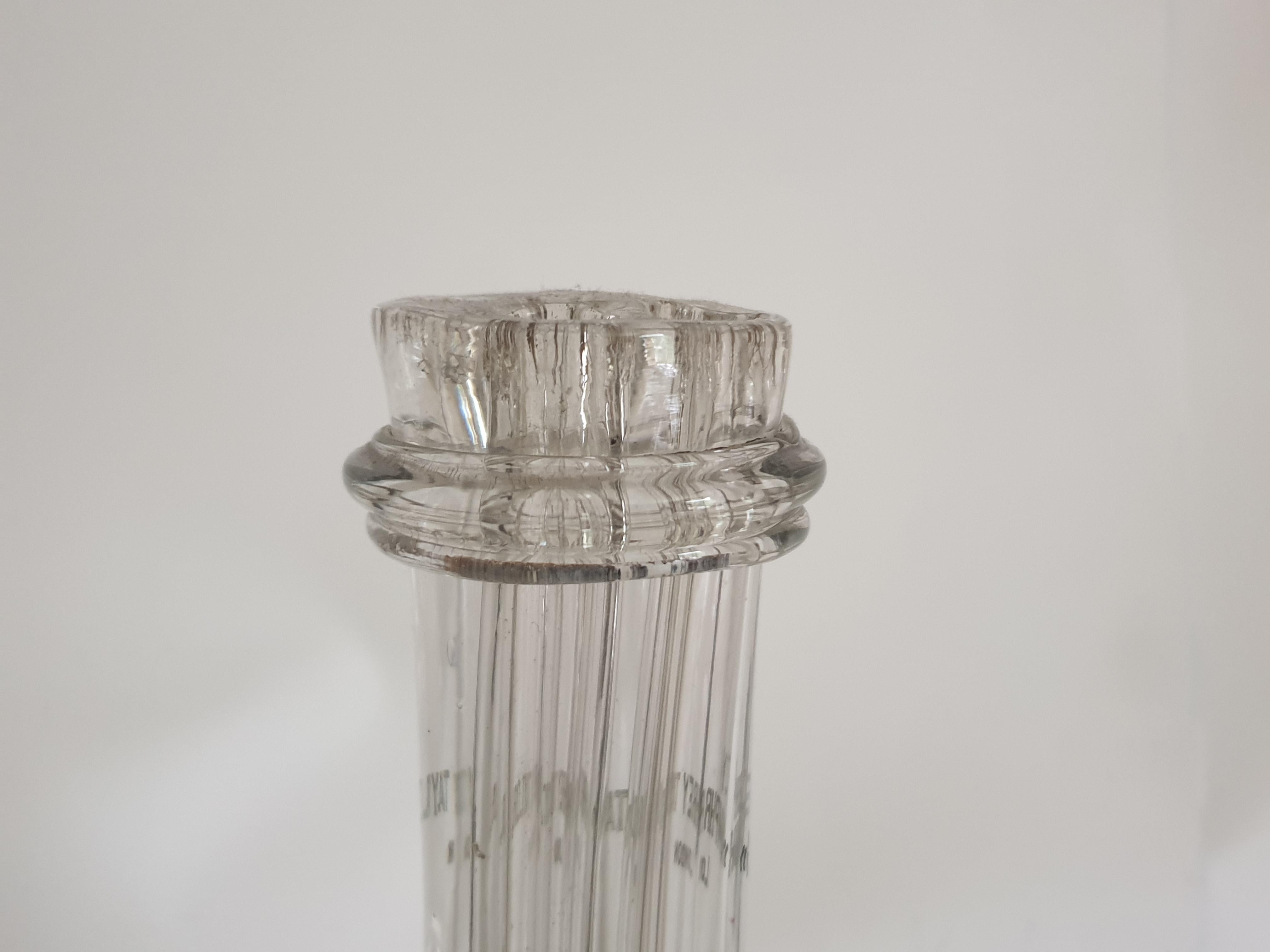 Decanter per liquori a quattro camere con stemma britannico in vendita 6