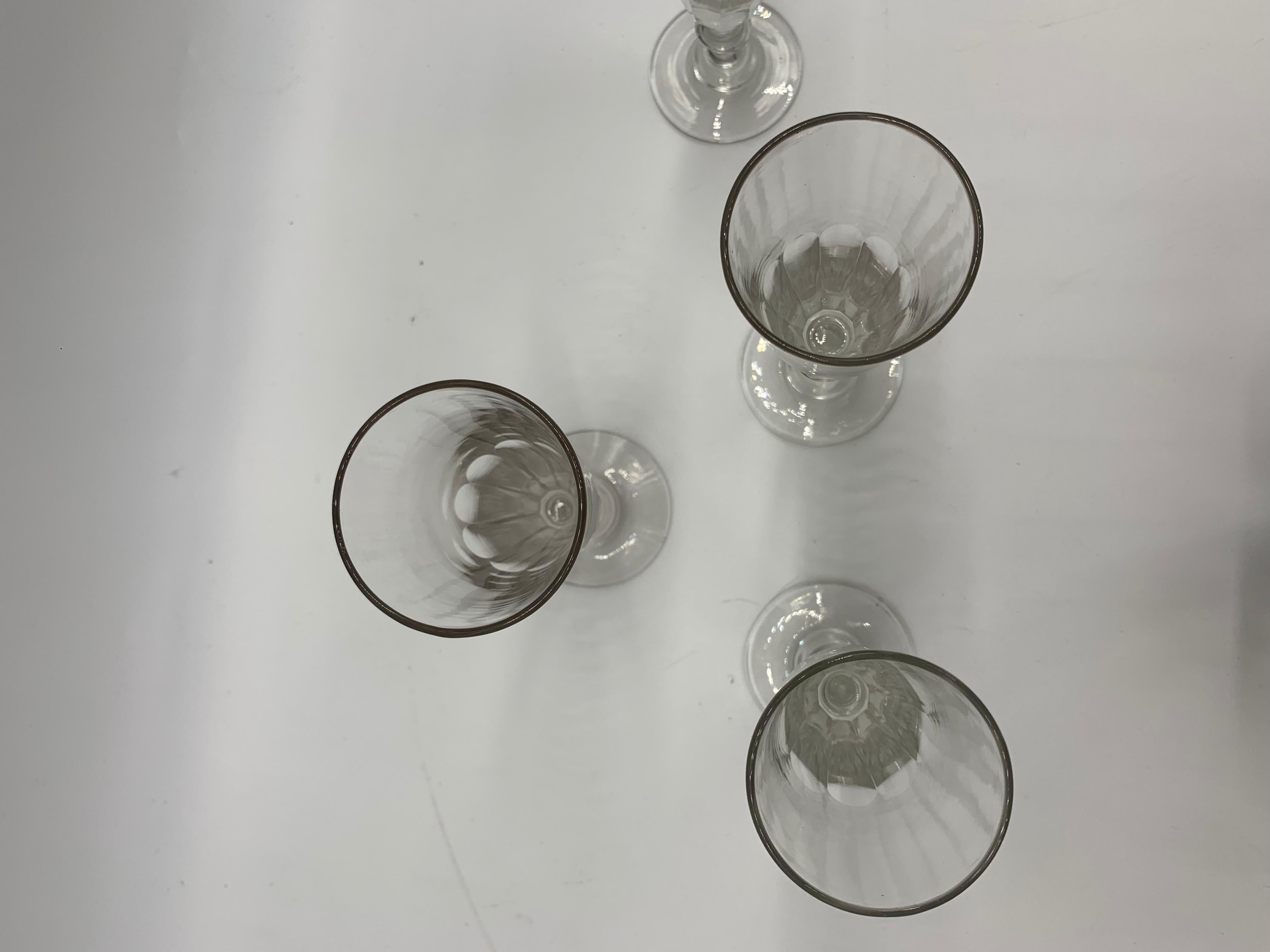 Vier Champagnergläser mundgeblasen 1860 Französisch 4