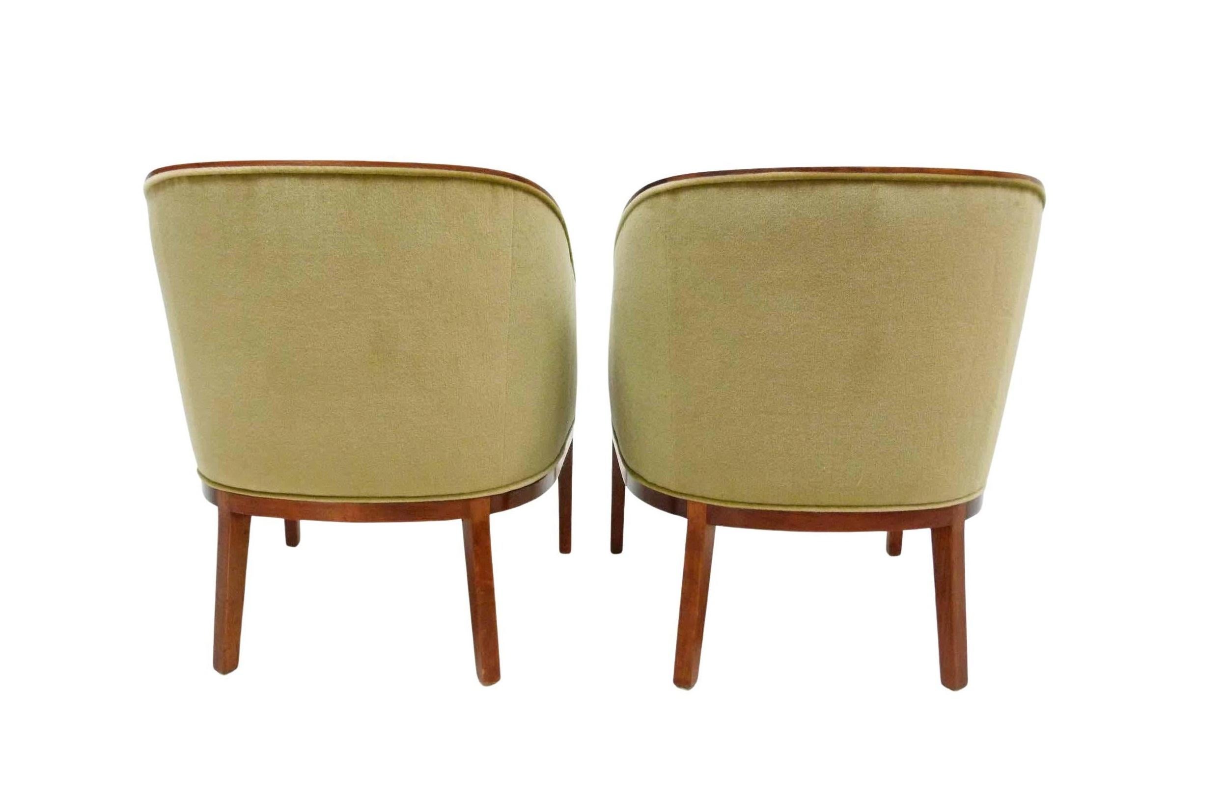 Four Charming Ward Bennett Brickel Armchairs In Excellent Condition For Sale In Dallas, TX