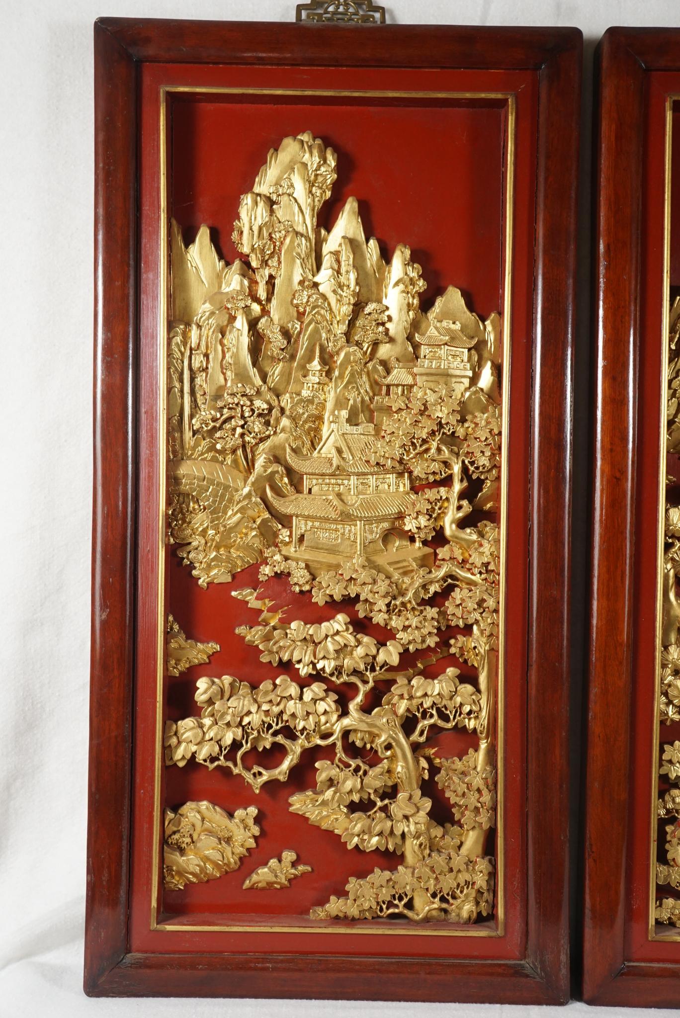 Vier chinesische geschnitzte:: lackierte und vergoldete Tafeln im Angebot 8