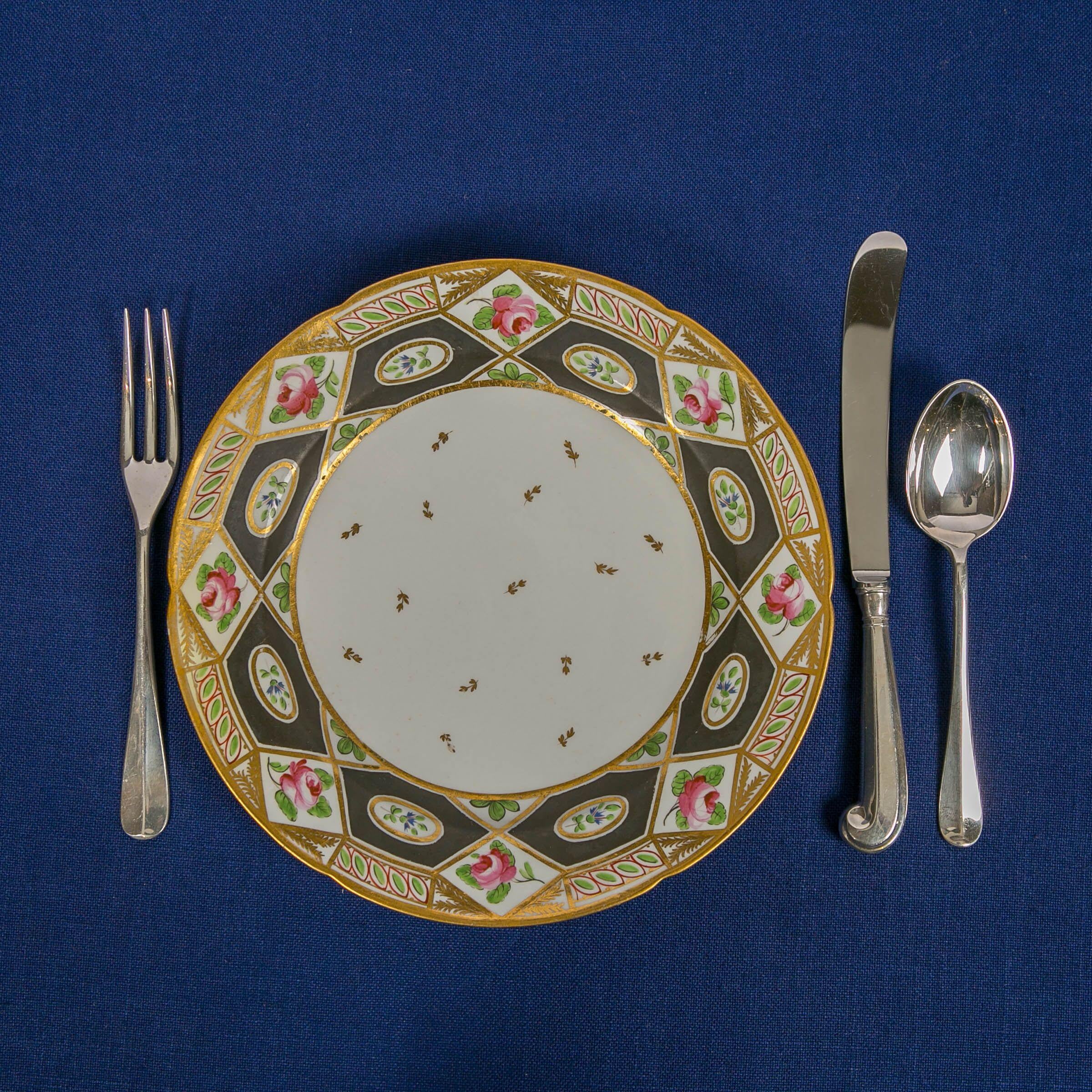 Set Four Antique English Dishes Made By Coalport Hand-Painted Circa 1810  In Excellent Condition For Sale In Katonah, NY