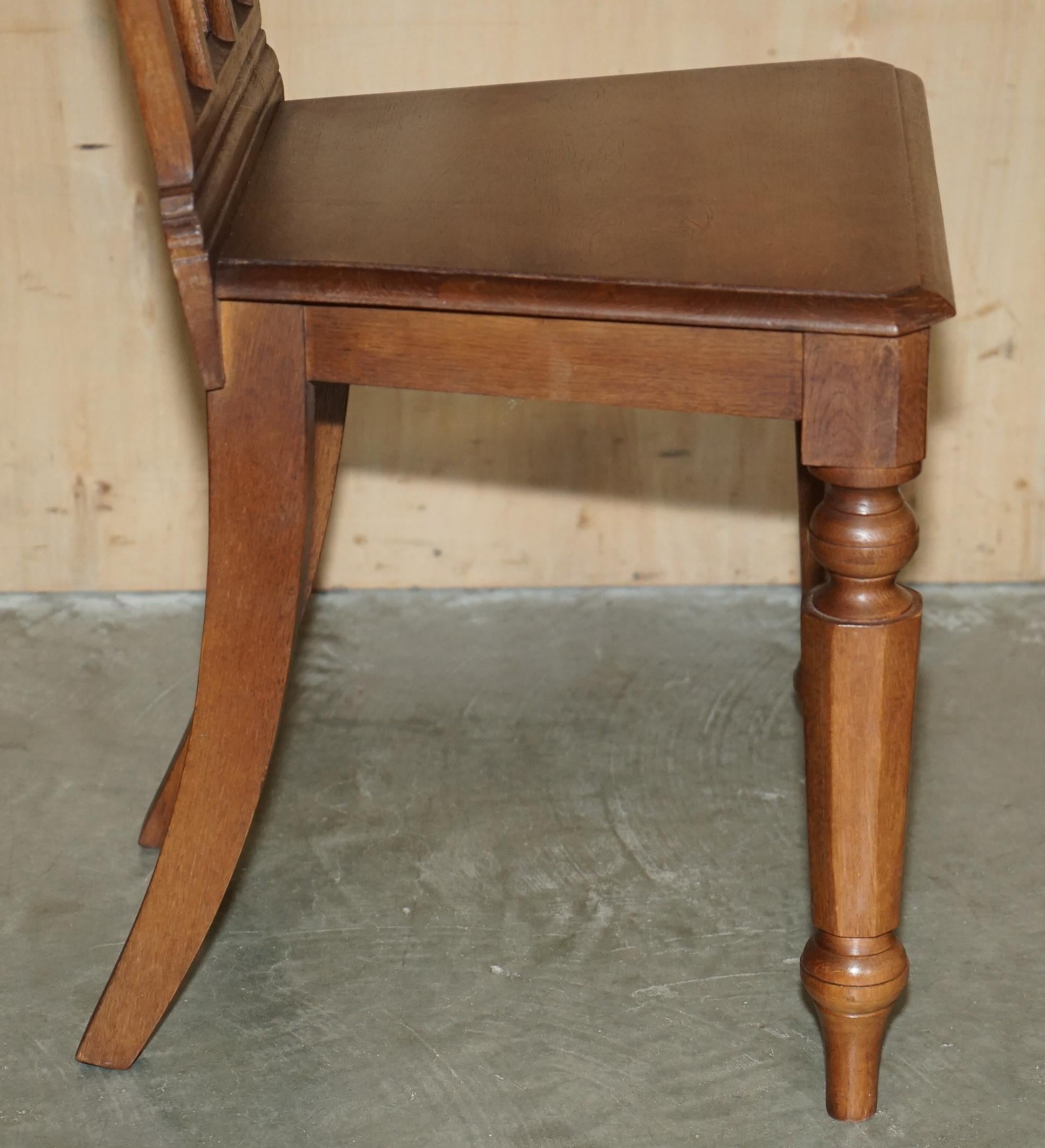 VIER CIRCA 1920 ENGLISCHE EICHE HANDGESCHNITZELT GOTHIC REVIVAL STEEPLE BACK HALL CHAIRS im Angebot 2