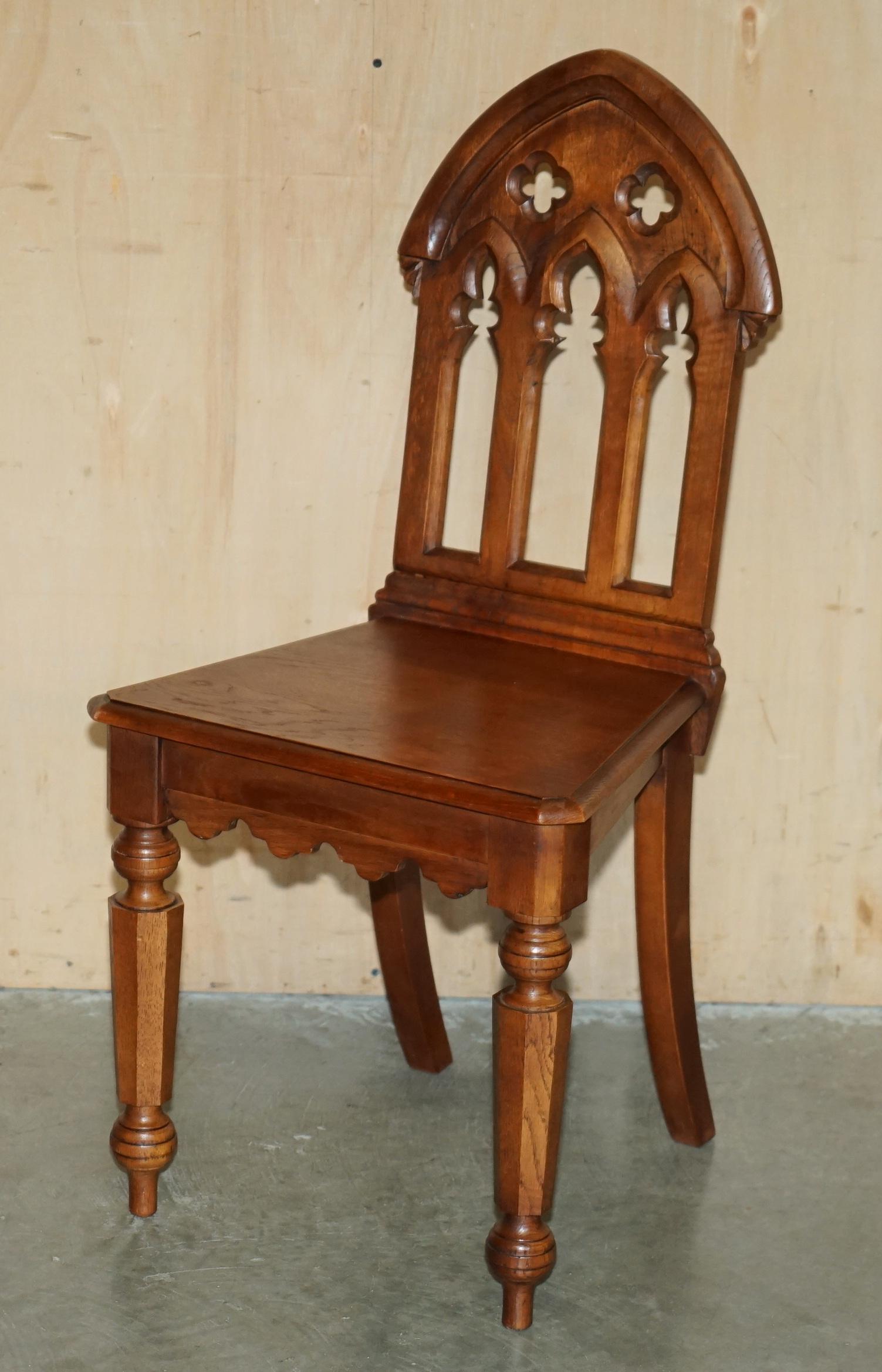 VIER CIRCA 1920 ENGLISCHE EICHE HANDGESCHNITZELT GOTHIC REVIVAL STEEPLE BACK HALL CHAIRS im Angebot 4