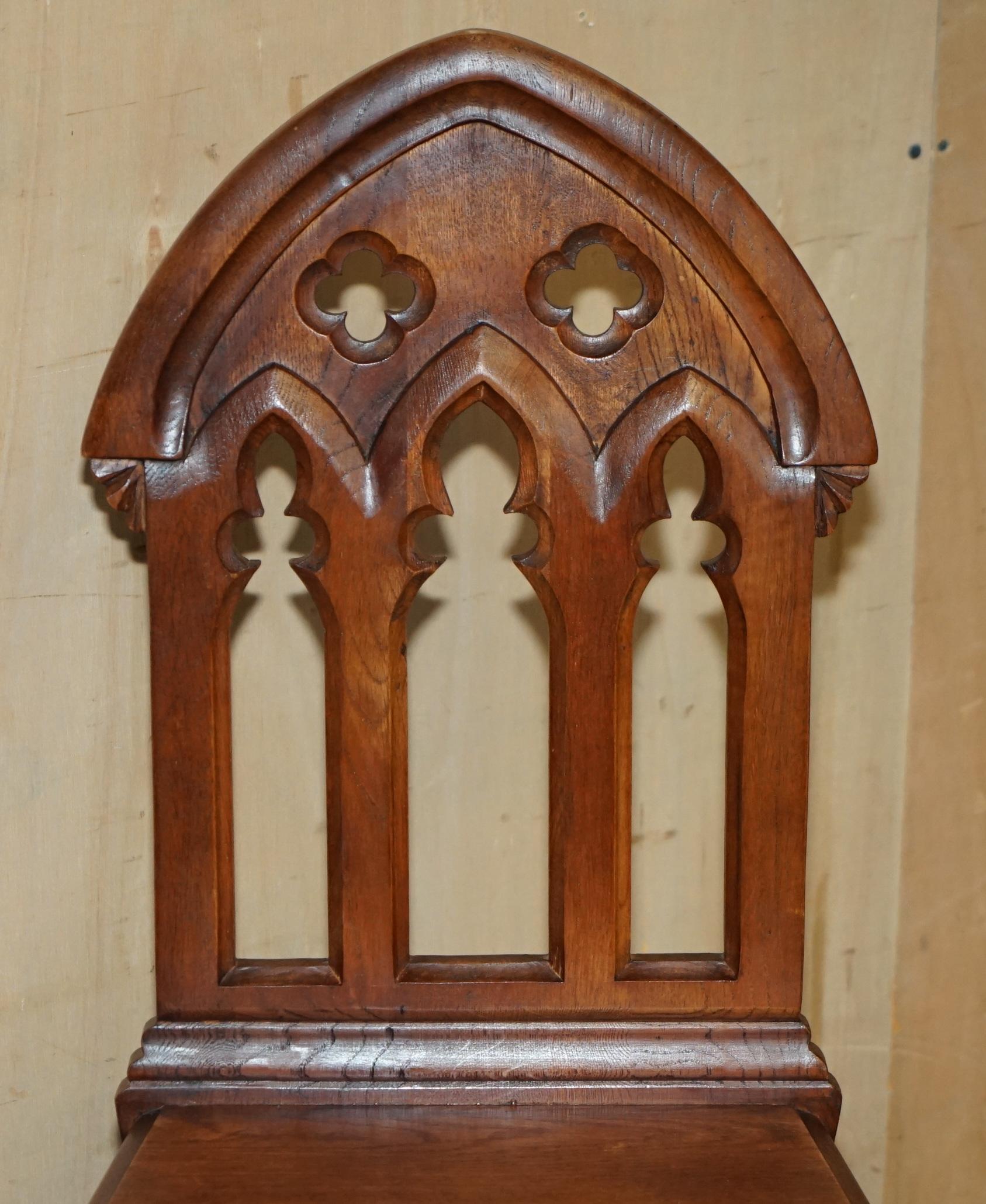 VIER CIRCA 1920 ENGLISCHE EICHE HANDGESCHNITZELT GOTHIC REVIVAL STEEPLE BACK HALL CHAIRS im Angebot 5