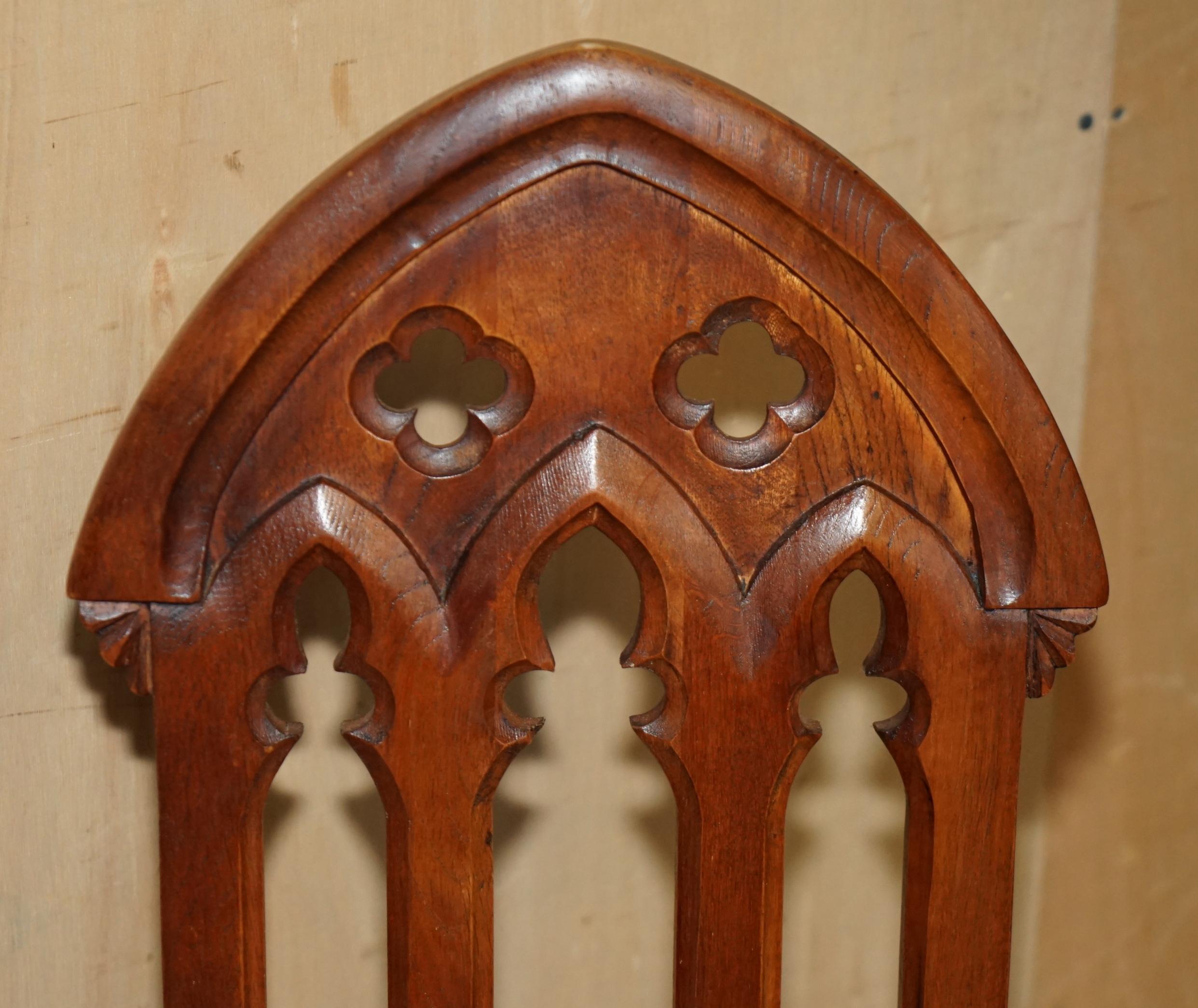 VIER CIRCA 1920 ENGLISCHE EICHE HANDGESCHNITZELT GOTHIC REVIVAL STEEPLE BACK HALL CHAIRS im Angebot 6