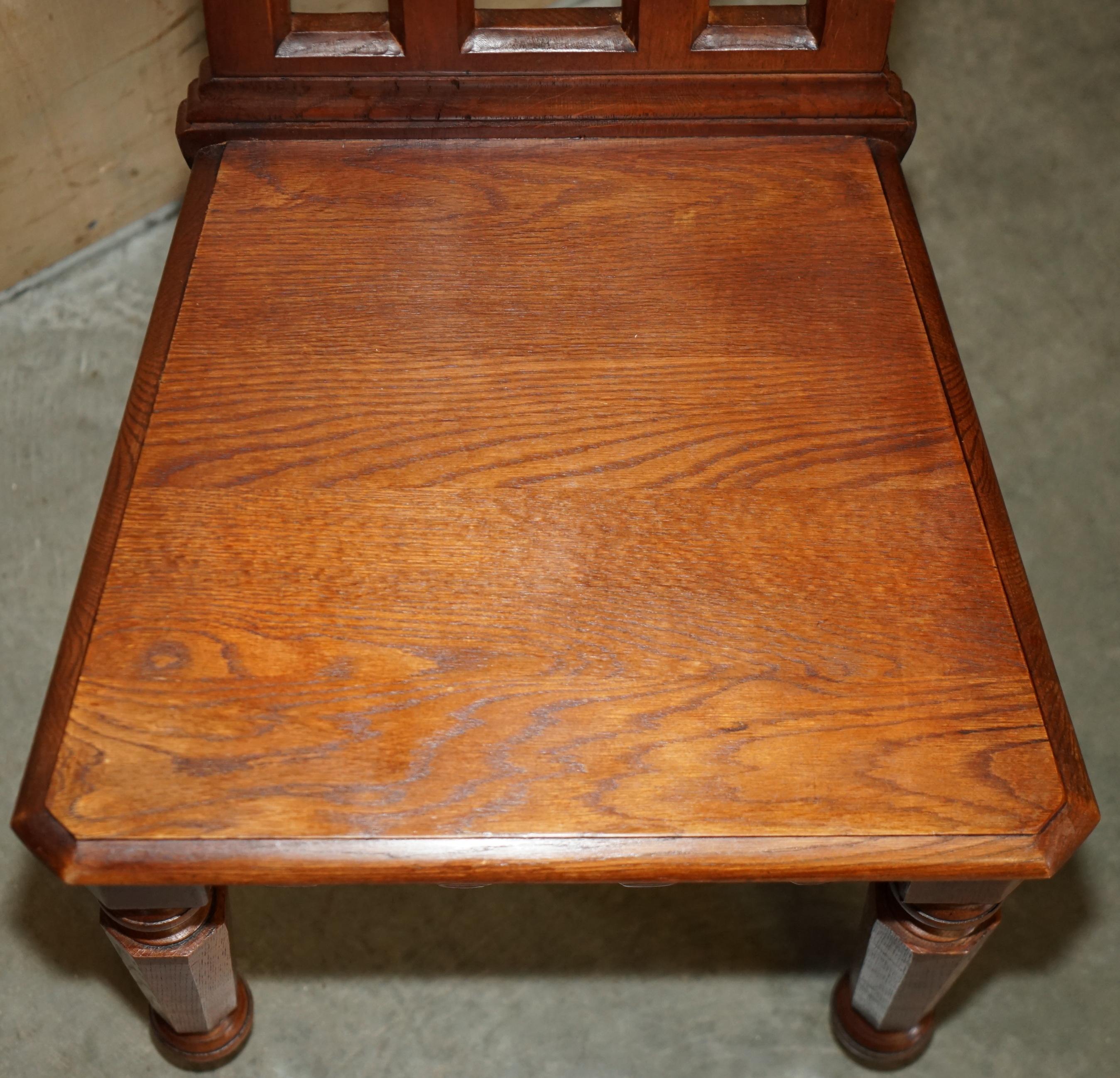 VIER CIRCA 1920 ENGLISCHE EICHE HANDGESCHNITZELT GOTHIC REVIVAL STEEPLE BACK HALL CHAIRS im Angebot 9