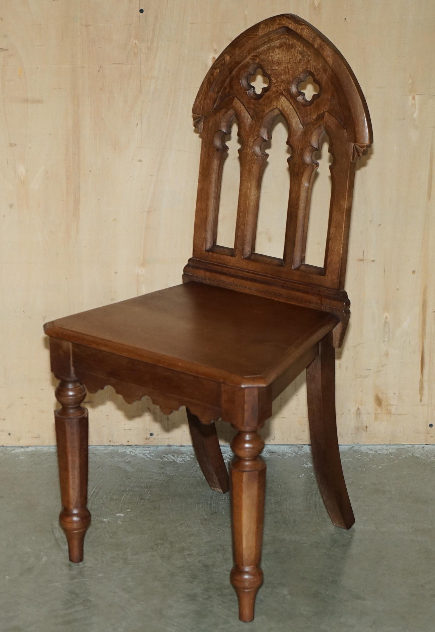 VIER CIRCA 1920 ENGLISCHE EICHE HANDGESCHNITZELT GOTHIC REVIVAL STEEPLE BACK HALL CHAIRS im Angebot 10