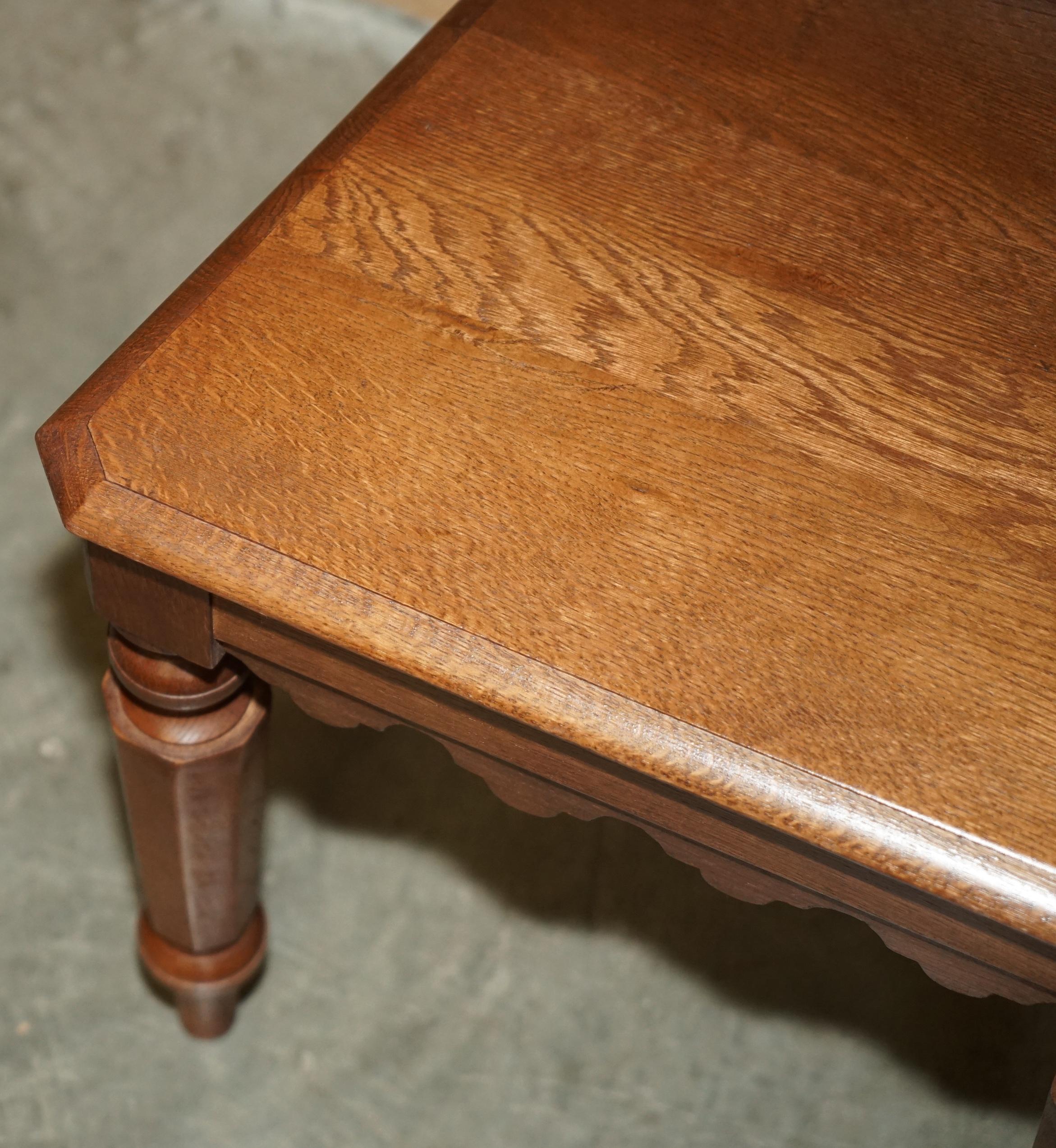 VIER CIRCA 1920 ENGLISCHE EICHE HANDGESCHNITZELT GOTHIC REVIVAL STEEPLE BACK HALL CHAIRS im Zustand „Gut“ im Angebot in West Sussex, Pulborough
