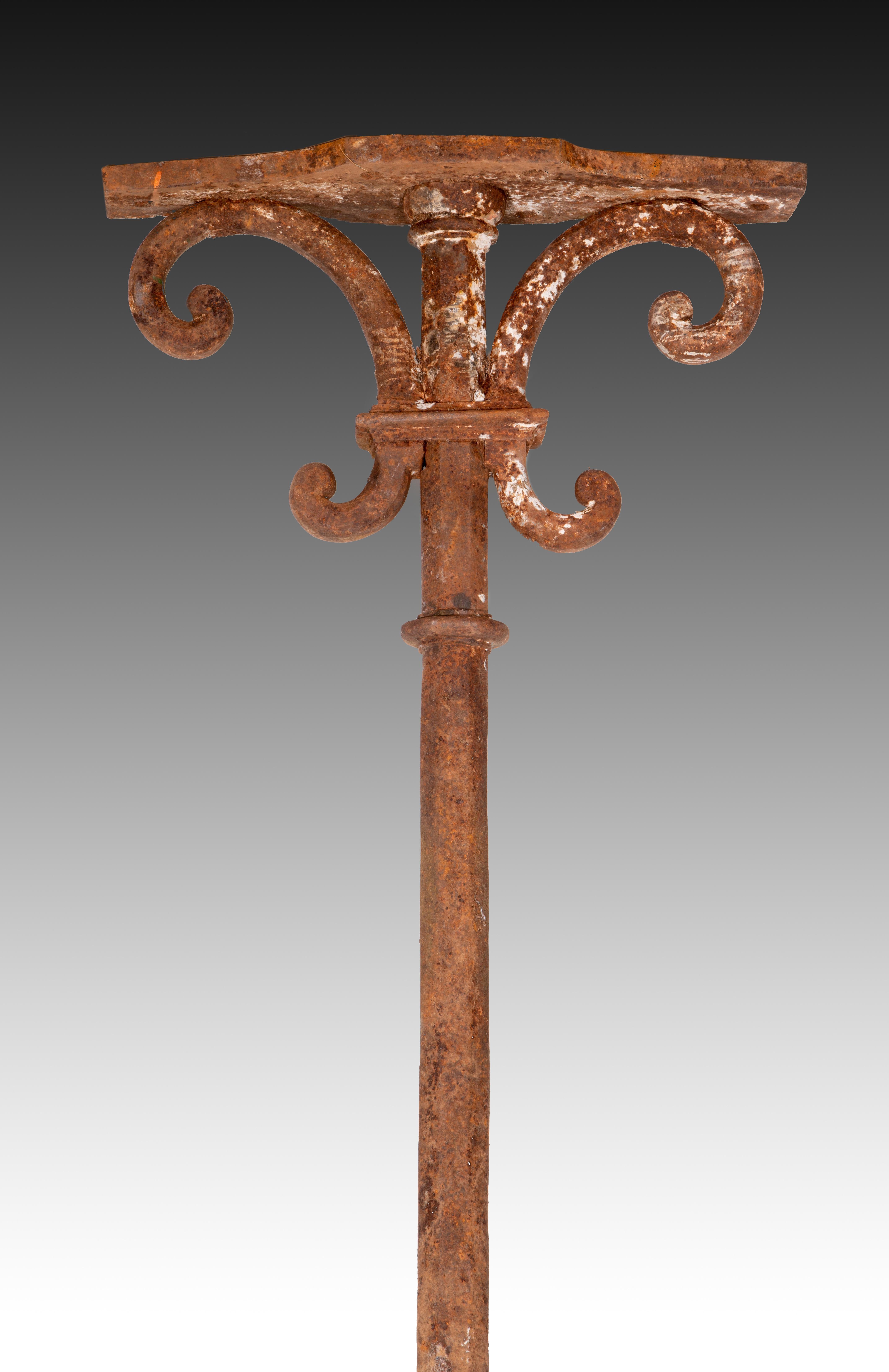 European Columns. Wrought iron. 17th century For Sale