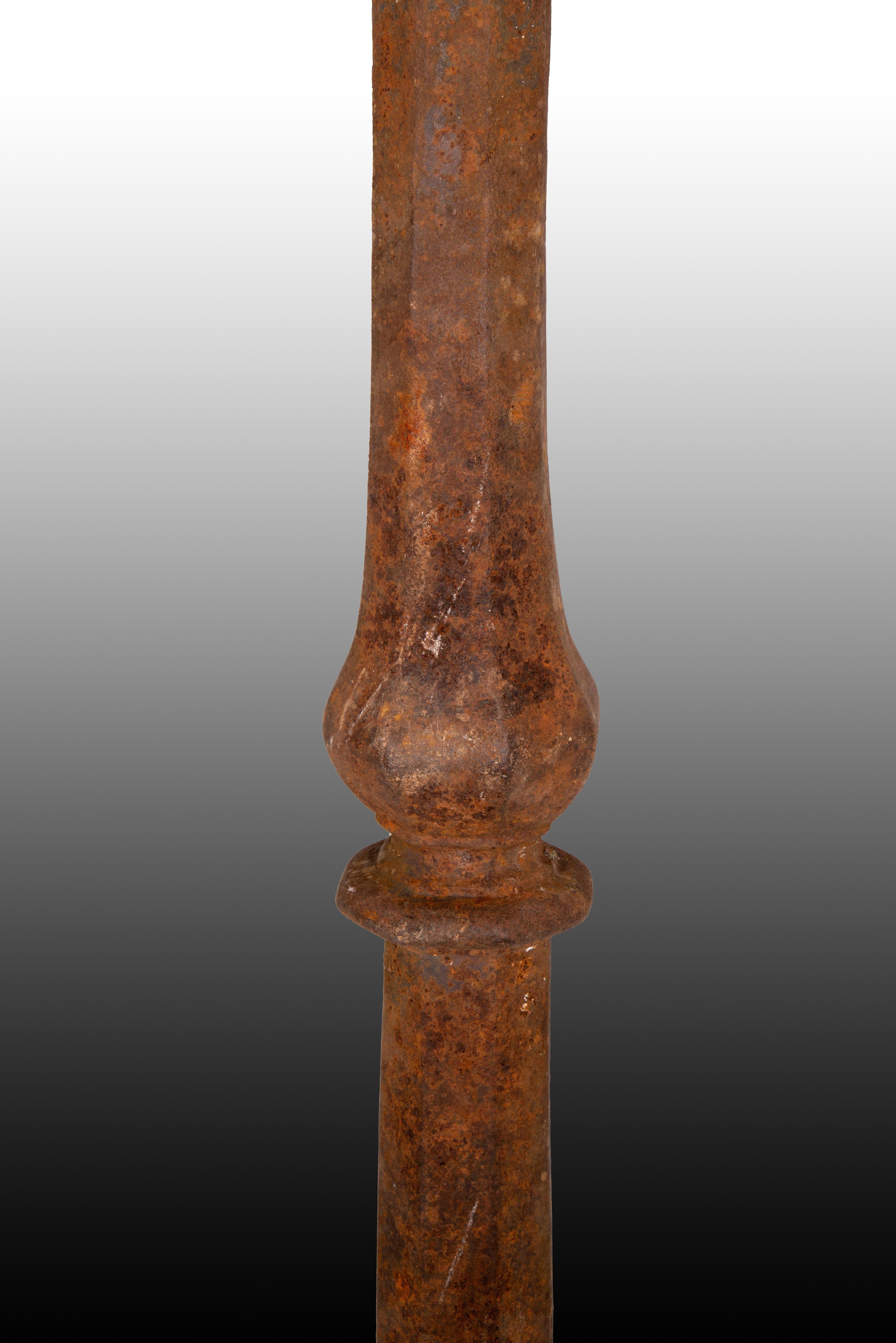 Columns. Wrought iron. 17th century In Fair Condition For Sale In Madrid, ES