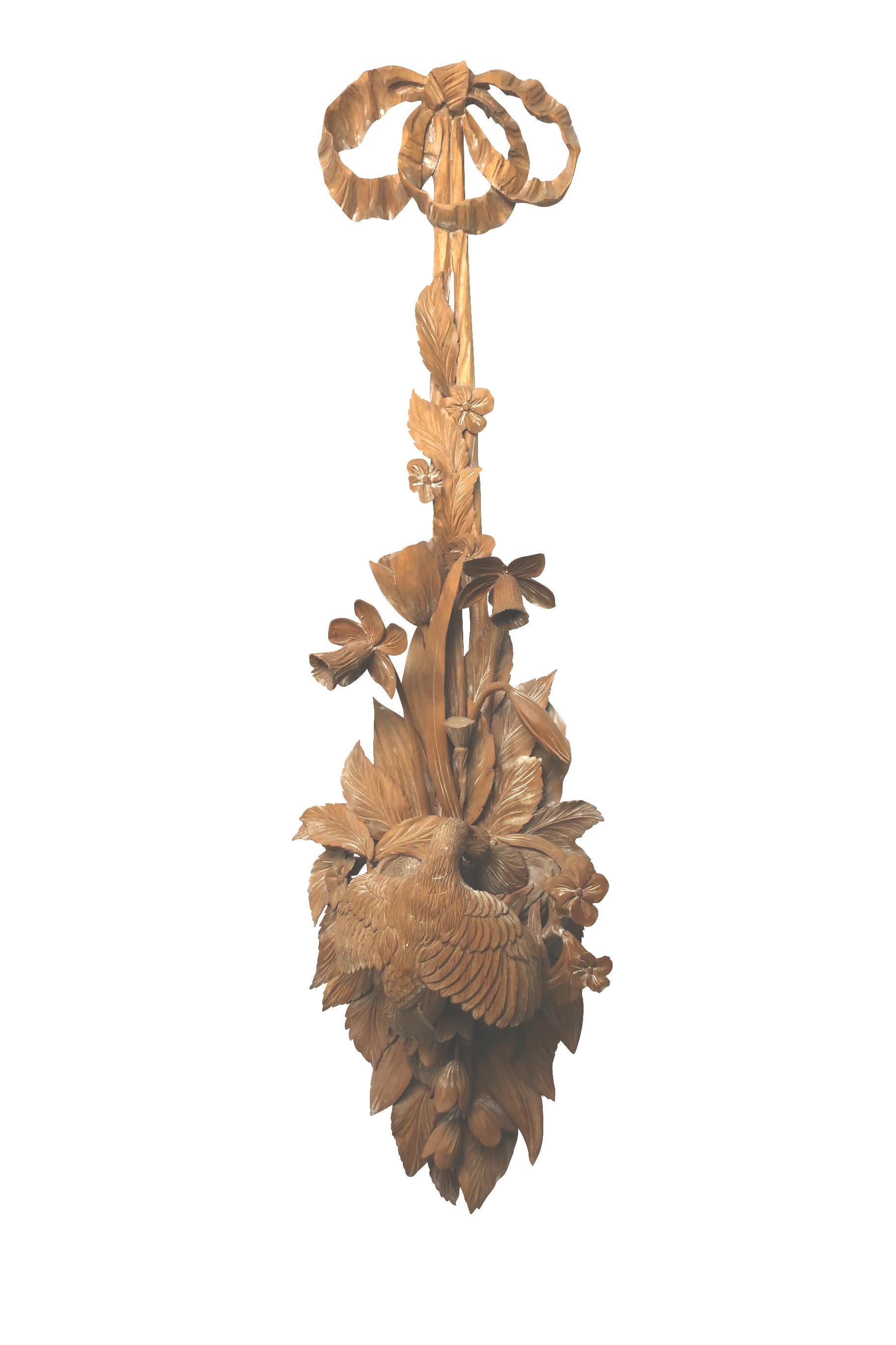 Allemand Quatre panneaux en bois sculptés continentaux des « Quatre saisons » avec cintres en forme de ruban en vente